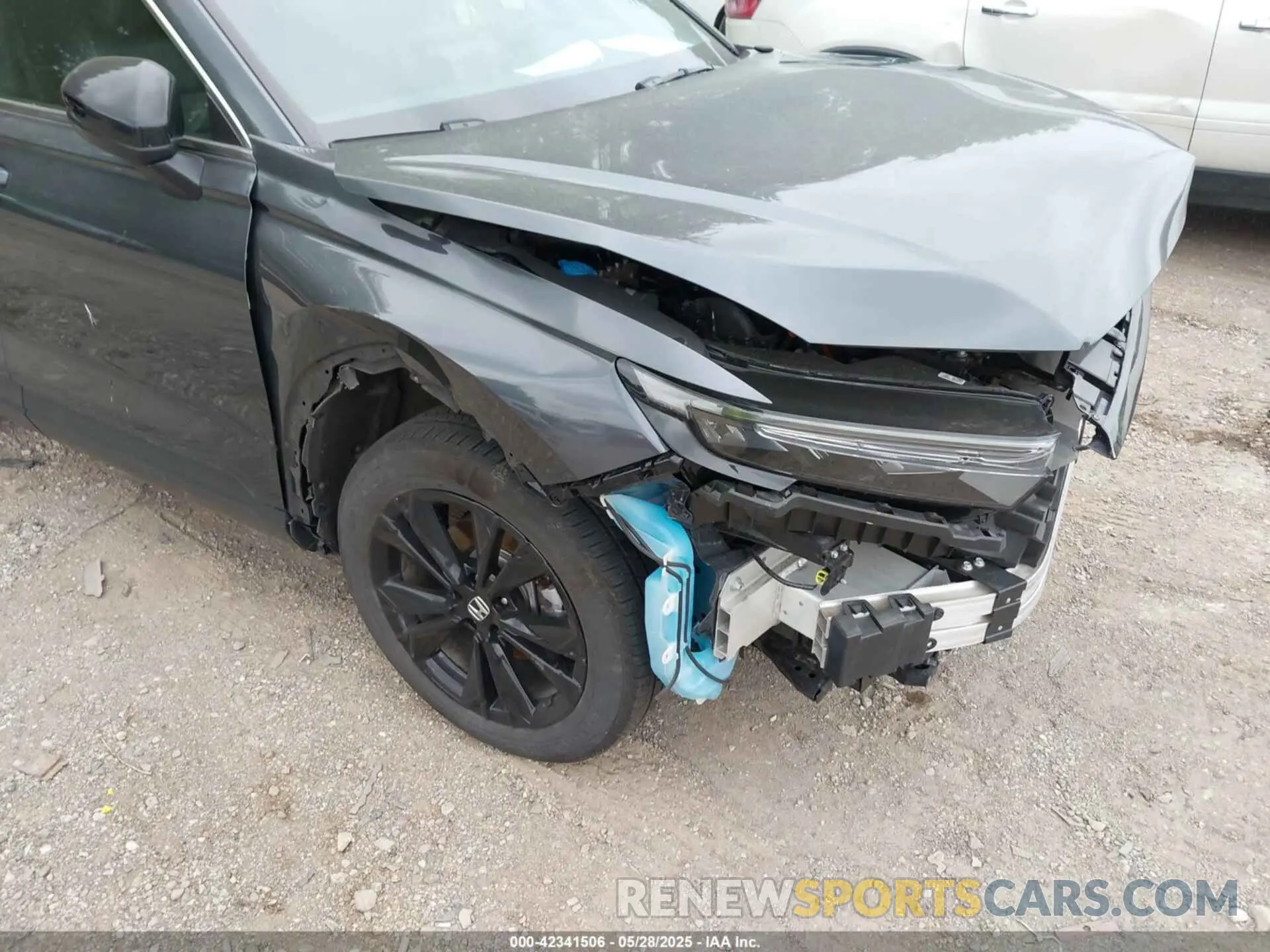18 Photograph of a damaged car 5J6RS6H95PL000375 HONDA CR-V HYBRID 2023