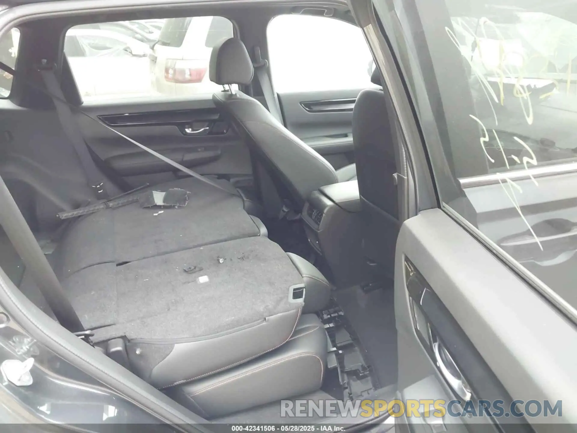 8 Photograph of a damaged car 5J6RS6H95PL000375 HONDA CR-V HYBRID 2023