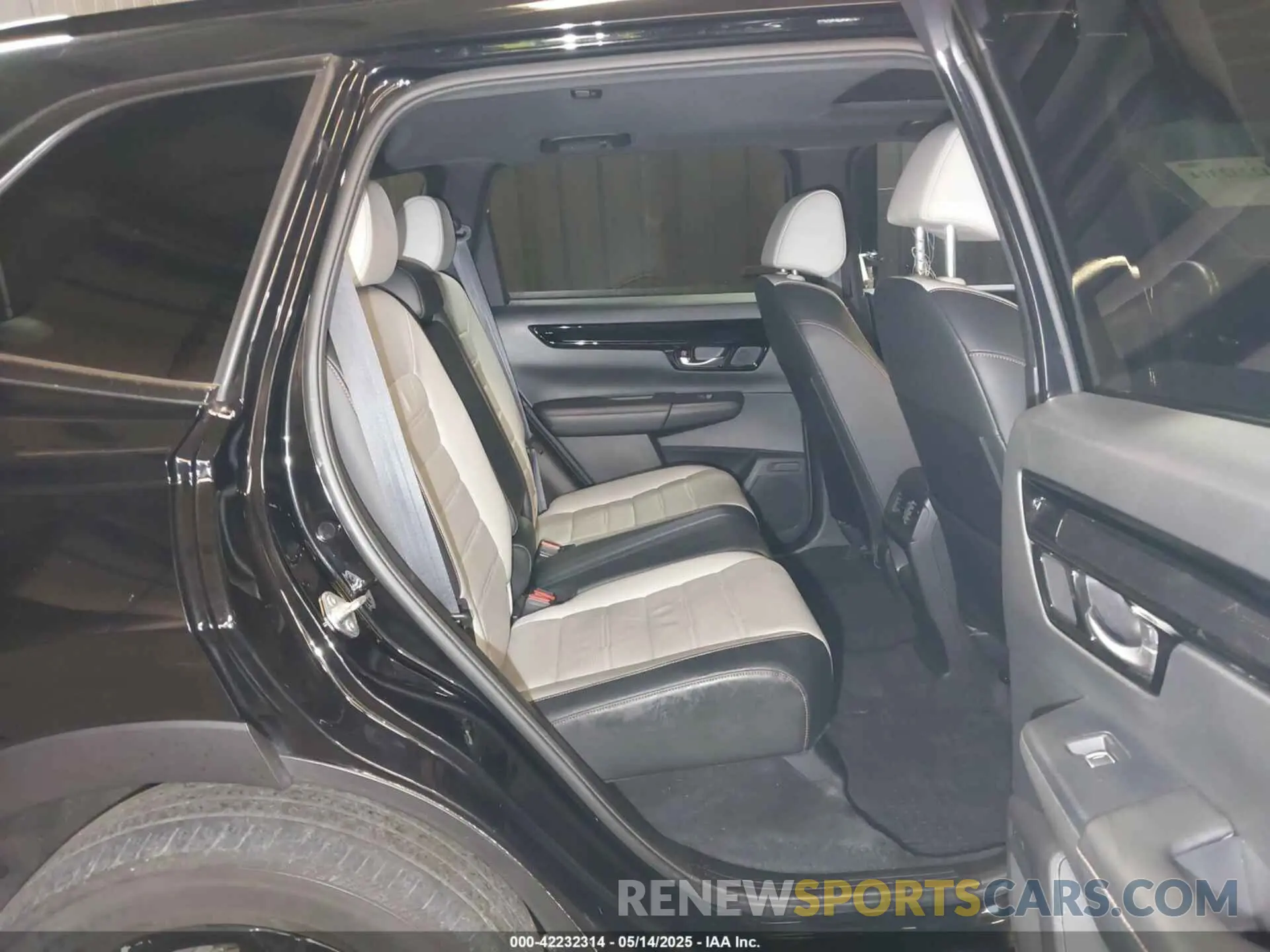 8 Photograph of a damaged car 5J6RS6H99PL001223 HONDA CR-V HYBRID 2023
