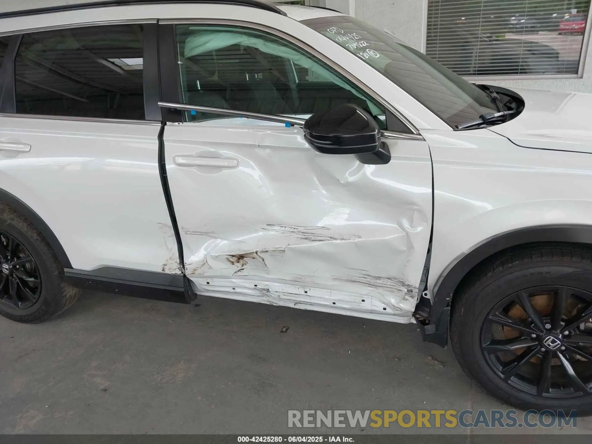 6 Photograph of a damaged car 7FARS5H50PE002202 HONDA CR-V HYBRID 2023