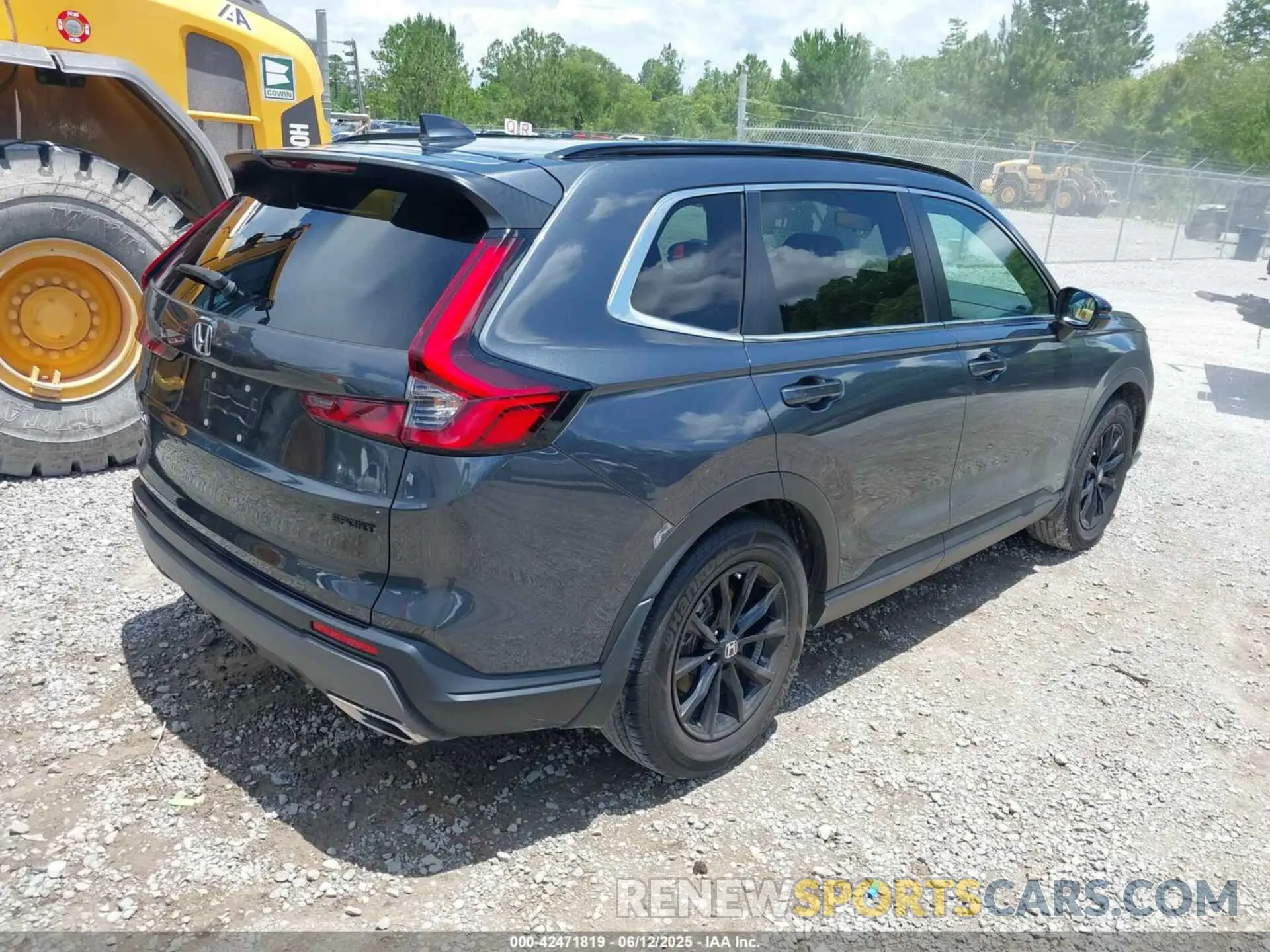 4 Photograph of a damaged car 7FARS5H54PE001747 HONDA CR-V HYBRID 2023