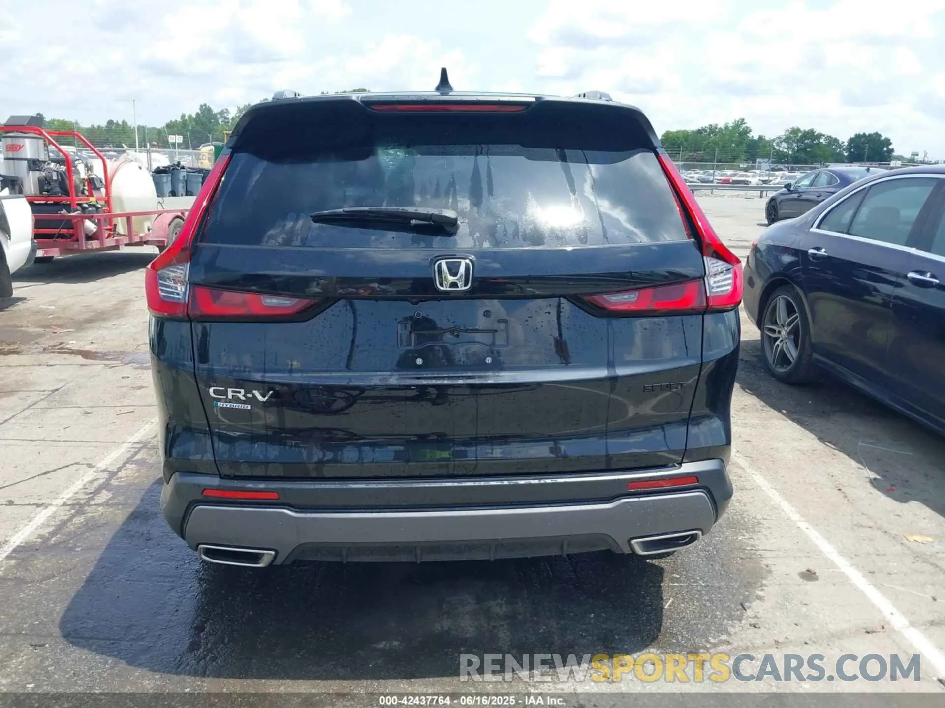 17 Photograph of a damaged car 7FARS5H57PE012726 HONDA CR-V HYBRID 2023
