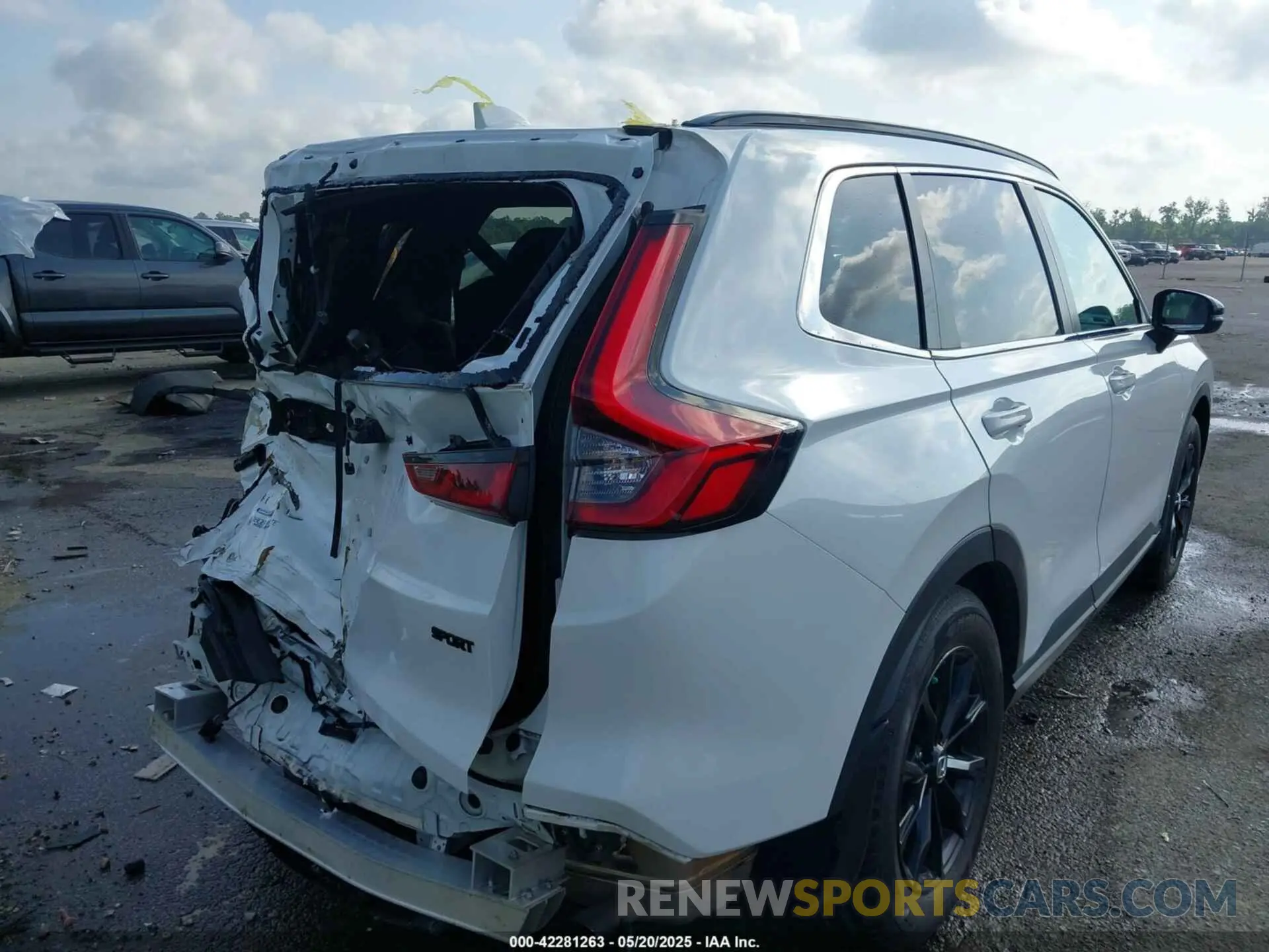 4 Photograph of a damaged car 7FARS5H5XPE009237 HONDA CR-V HYBRID 2023