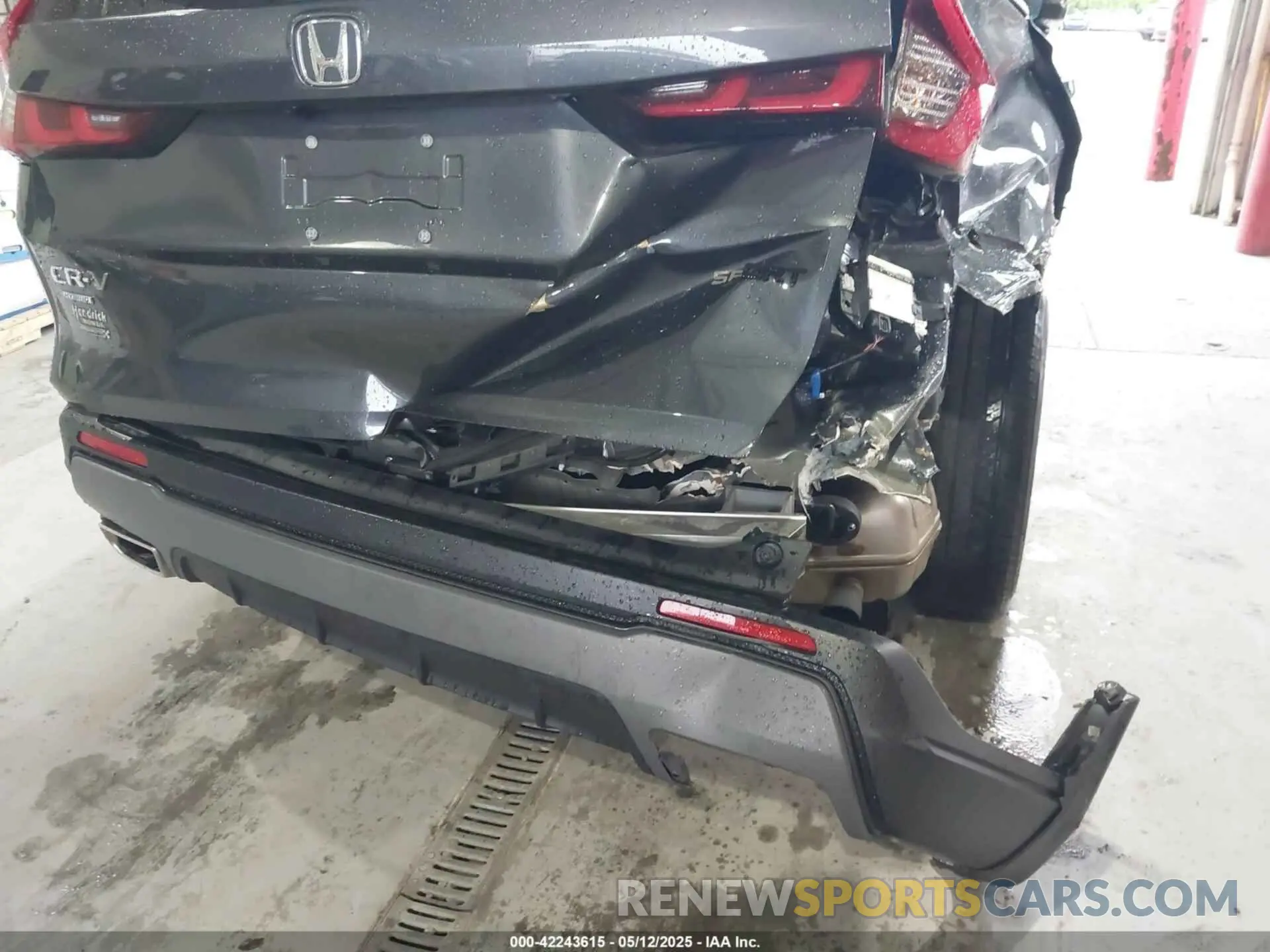 17 Photograph of a damaged car 7FARS6H50PE040941 HONDA CR-V HYBRID 2023