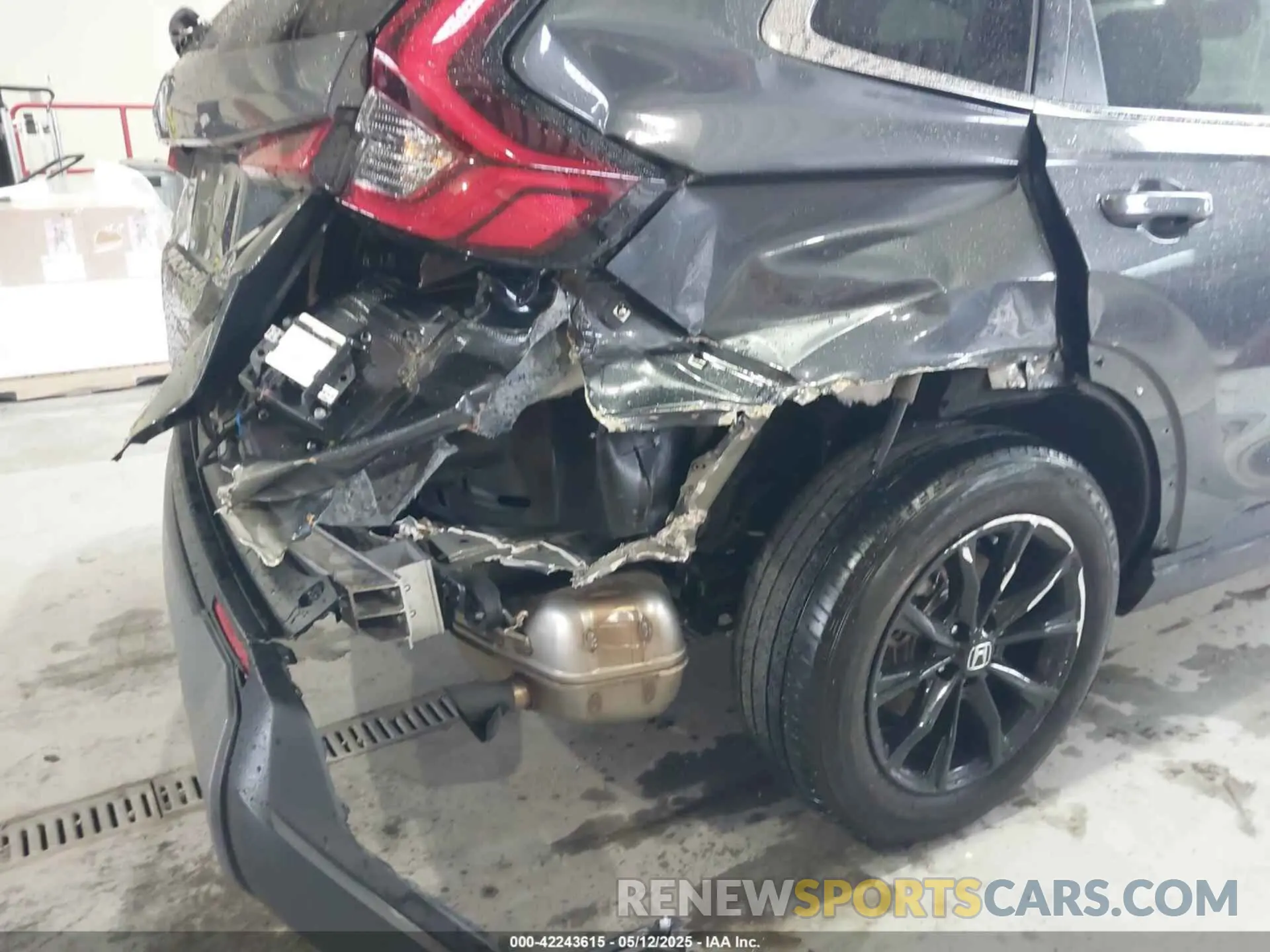 6 Photograph of a damaged car 7FARS6H50PE040941 HONDA CR-V HYBRID 2023