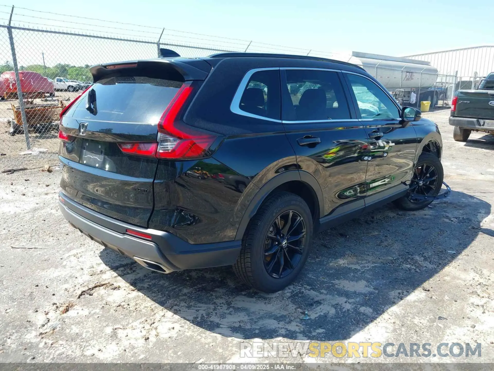 4 Photograph of a damaged car 7FARS6H58PE023191 HONDA CR-V HYBRID 2023