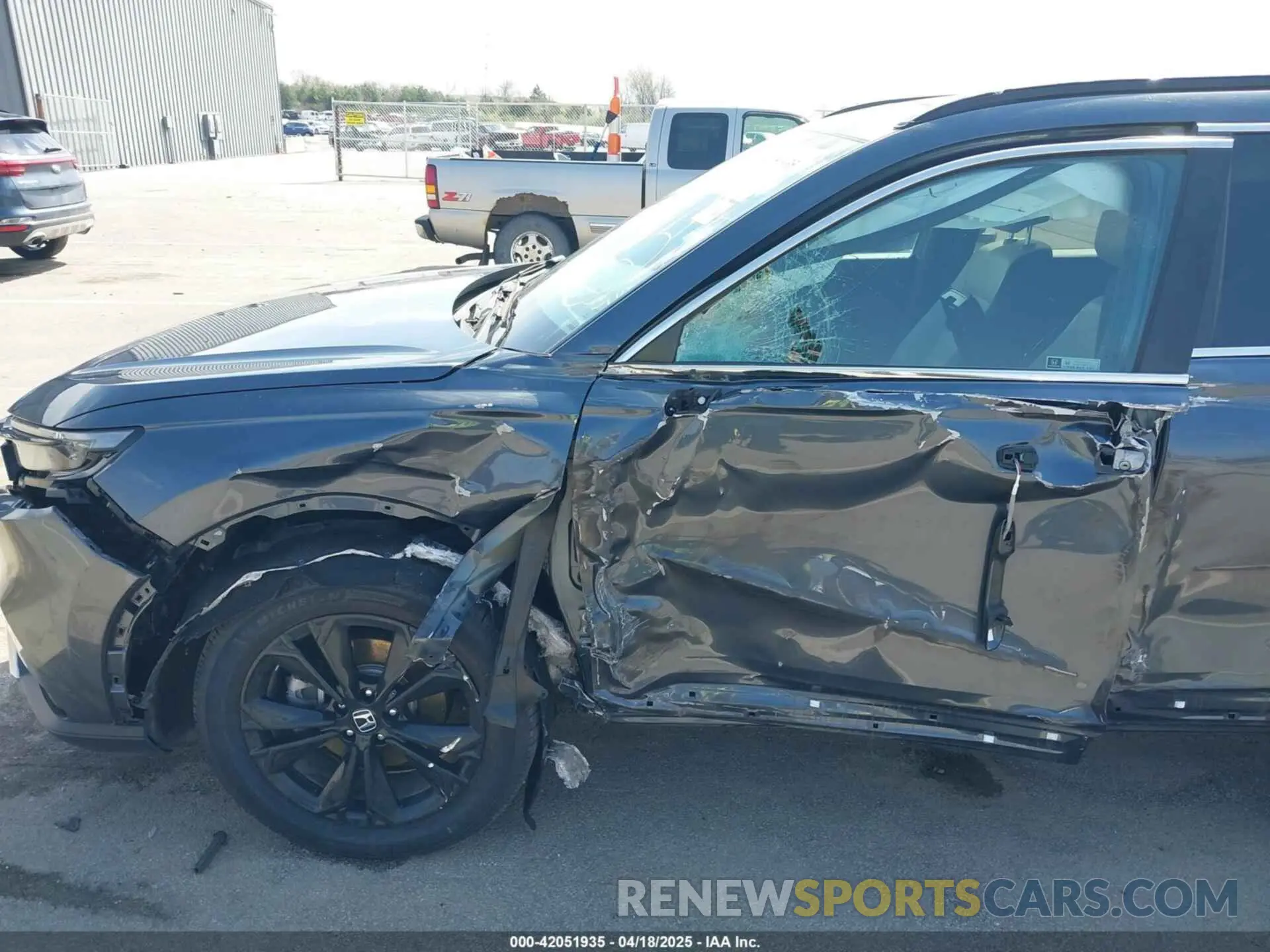 6 Photograph of a damaged car 7FARS6H93PE006883 HONDA CR-V HYBRID 2023