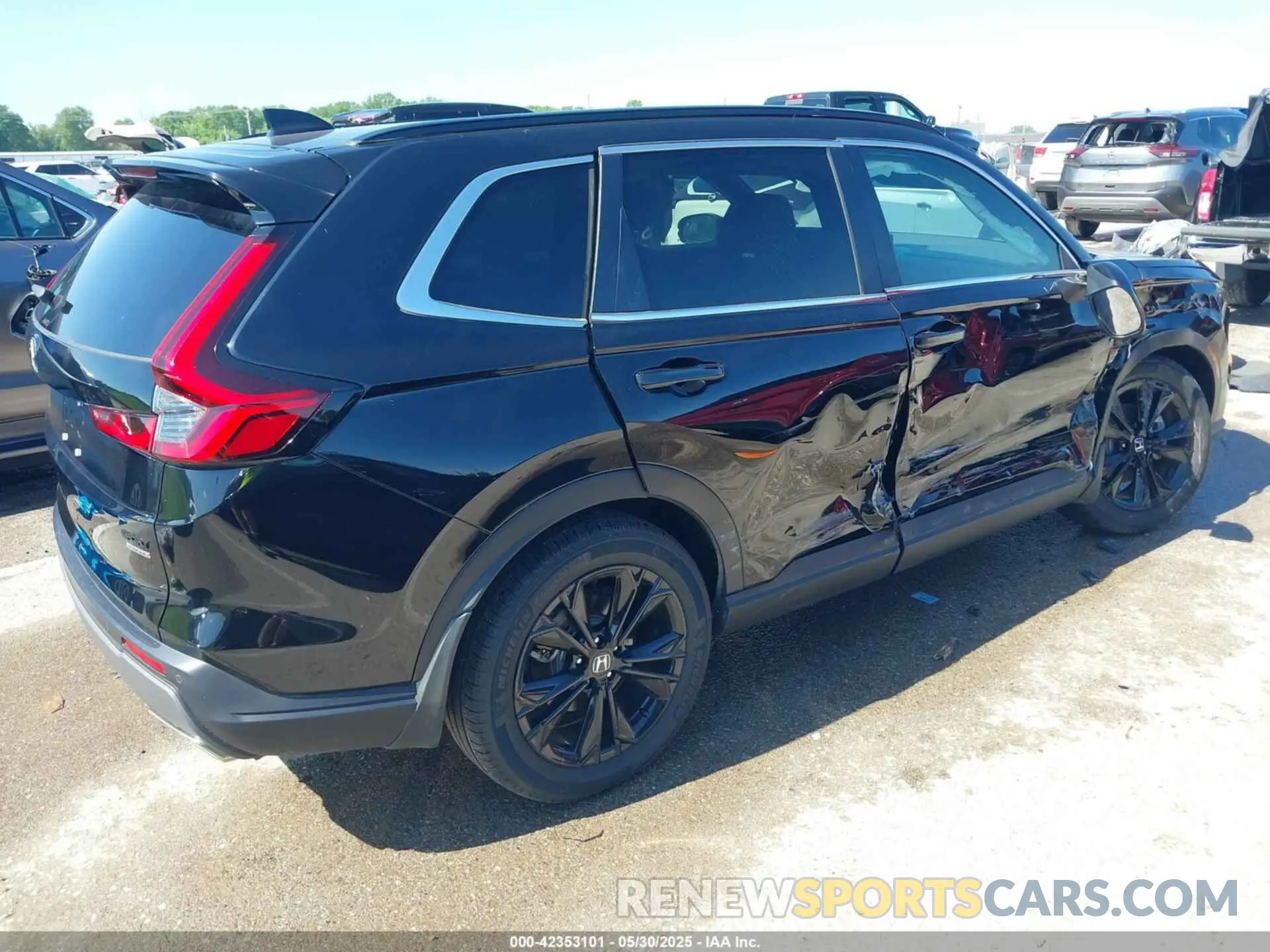 4 Photograph of a damaged car 7FARS6H96PE036332 HONDA CR-V HYBRID 2023