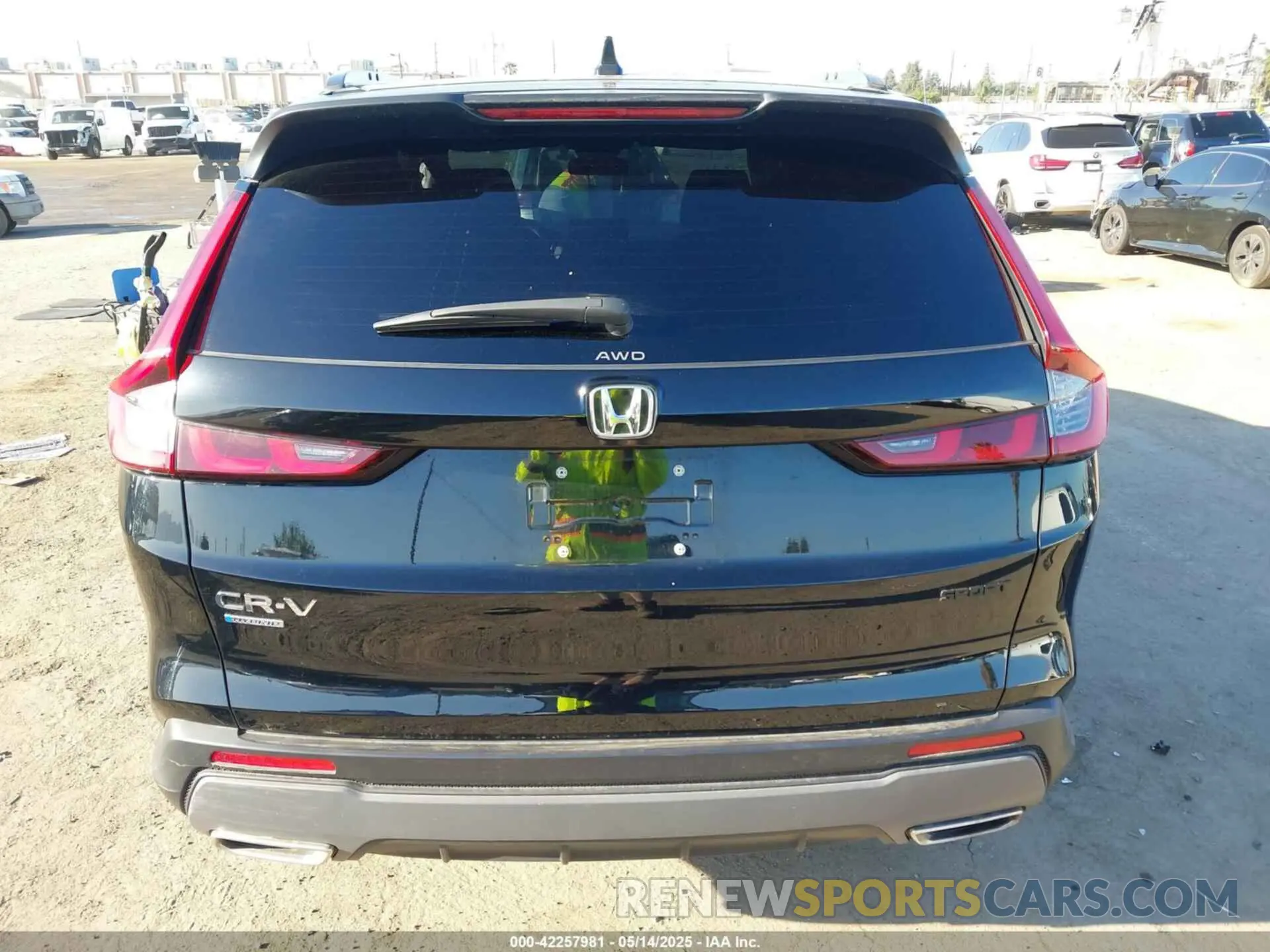 16 Photograph of a damaged car 2HKRS6H58RH805801 HONDA CR-V HYBRID 2024