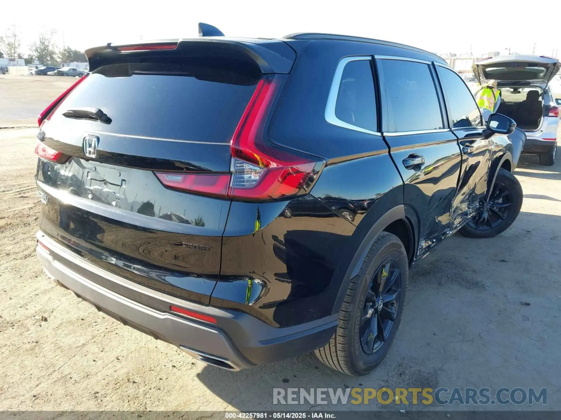 4 Photograph of a damaged car 2HKRS6H58RH805801 HONDA CR-V HYBRID 2024