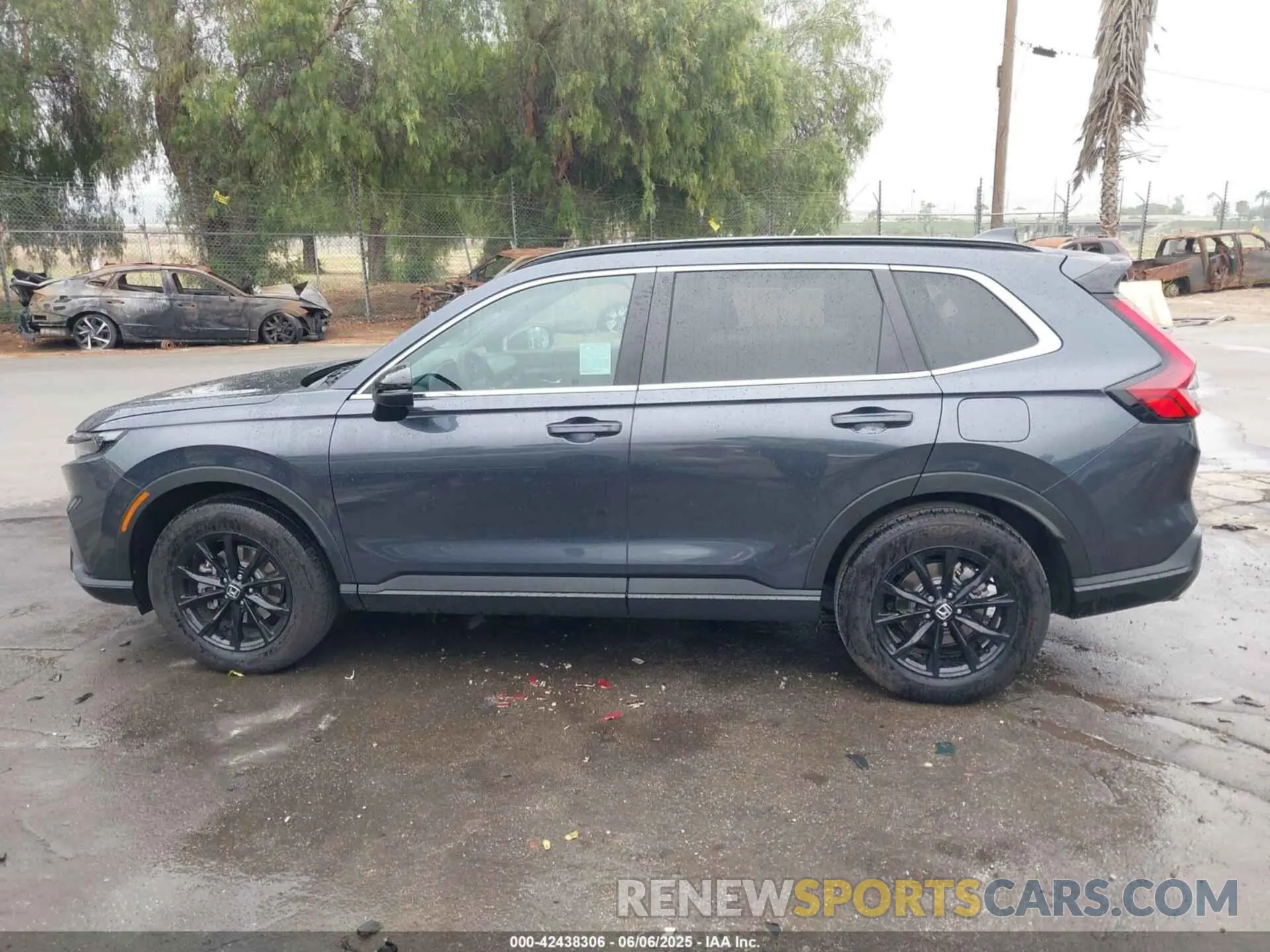 14 Photograph of a damaged car 2HKRS6H58RH814482 HONDA CR-V HYBRID 2024
