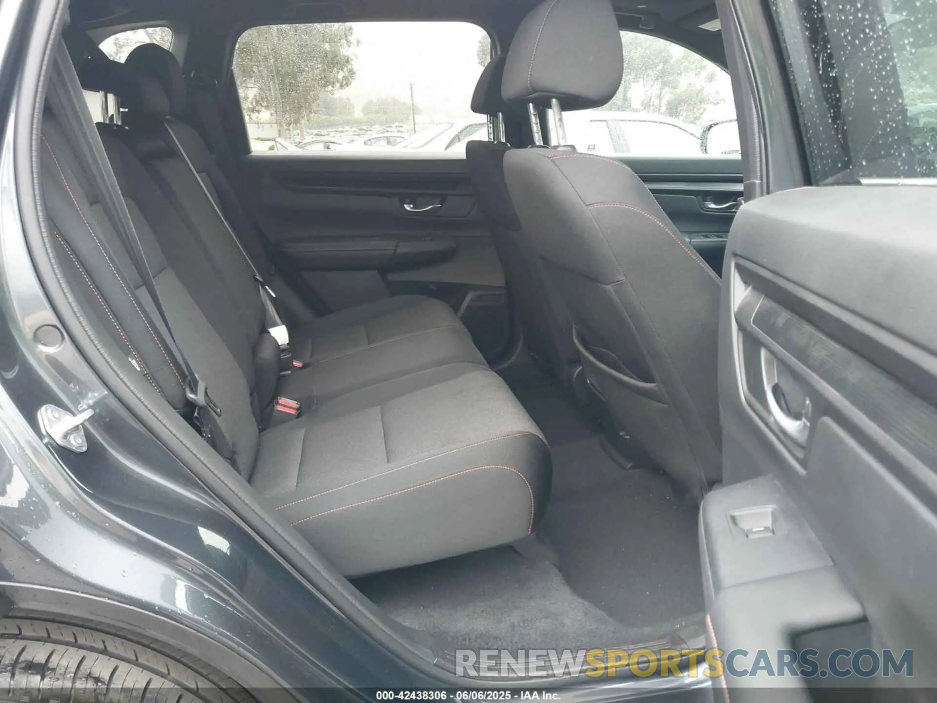 8 Photograph of a damaged car 2HKRS6H58RH814482 HONDA CR-V HYBRID 2024