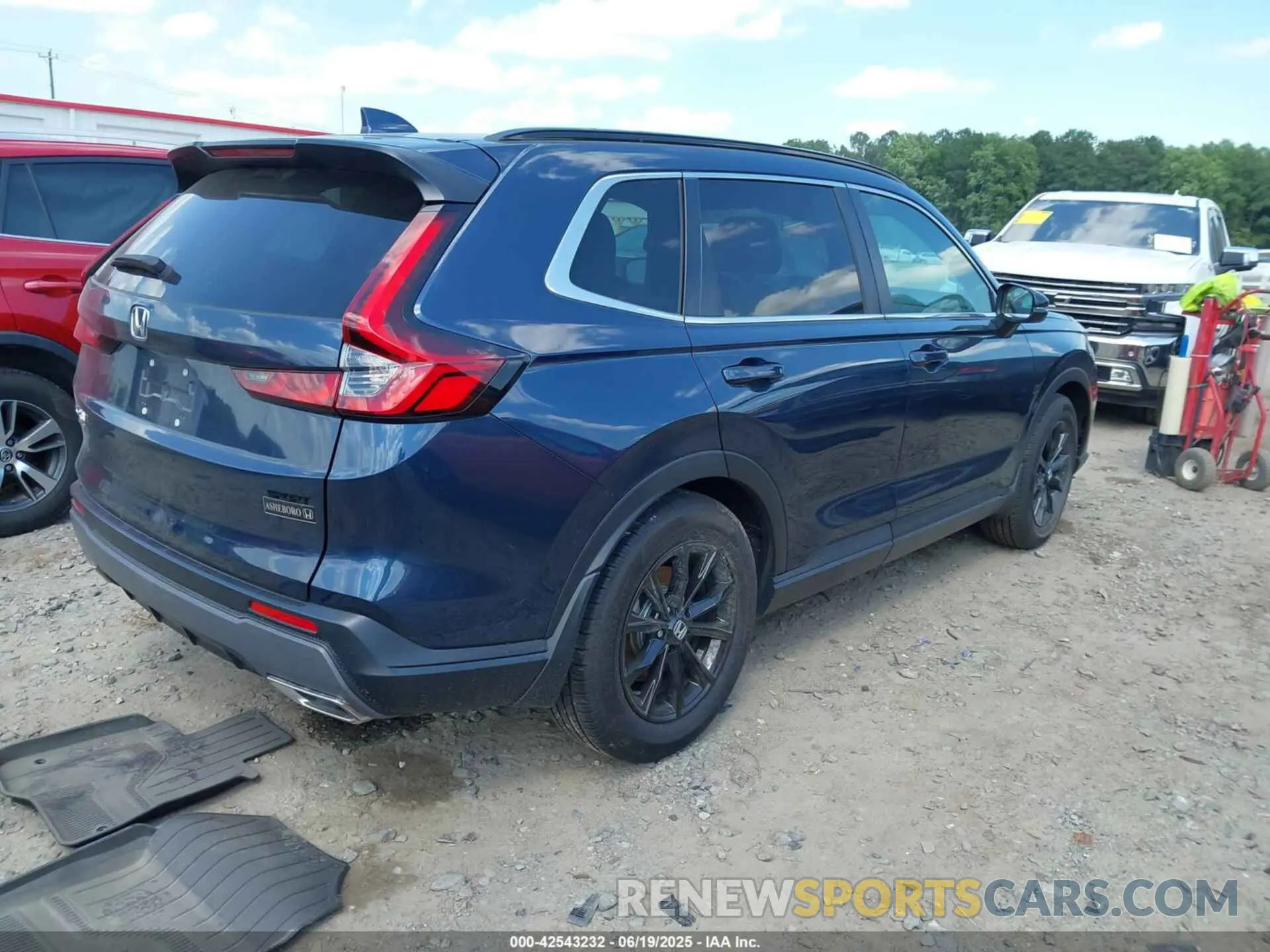 4 Photograph of a damaged car 5J6RS5H58RL004799 HONDA CR-V HYBRID 2024