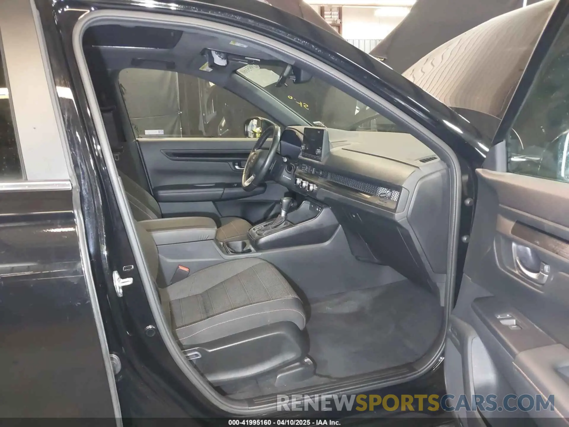 5 Photograph of a damaged car 5J6RS6H53RL022195 HONDA CR-V HYBRID 2024