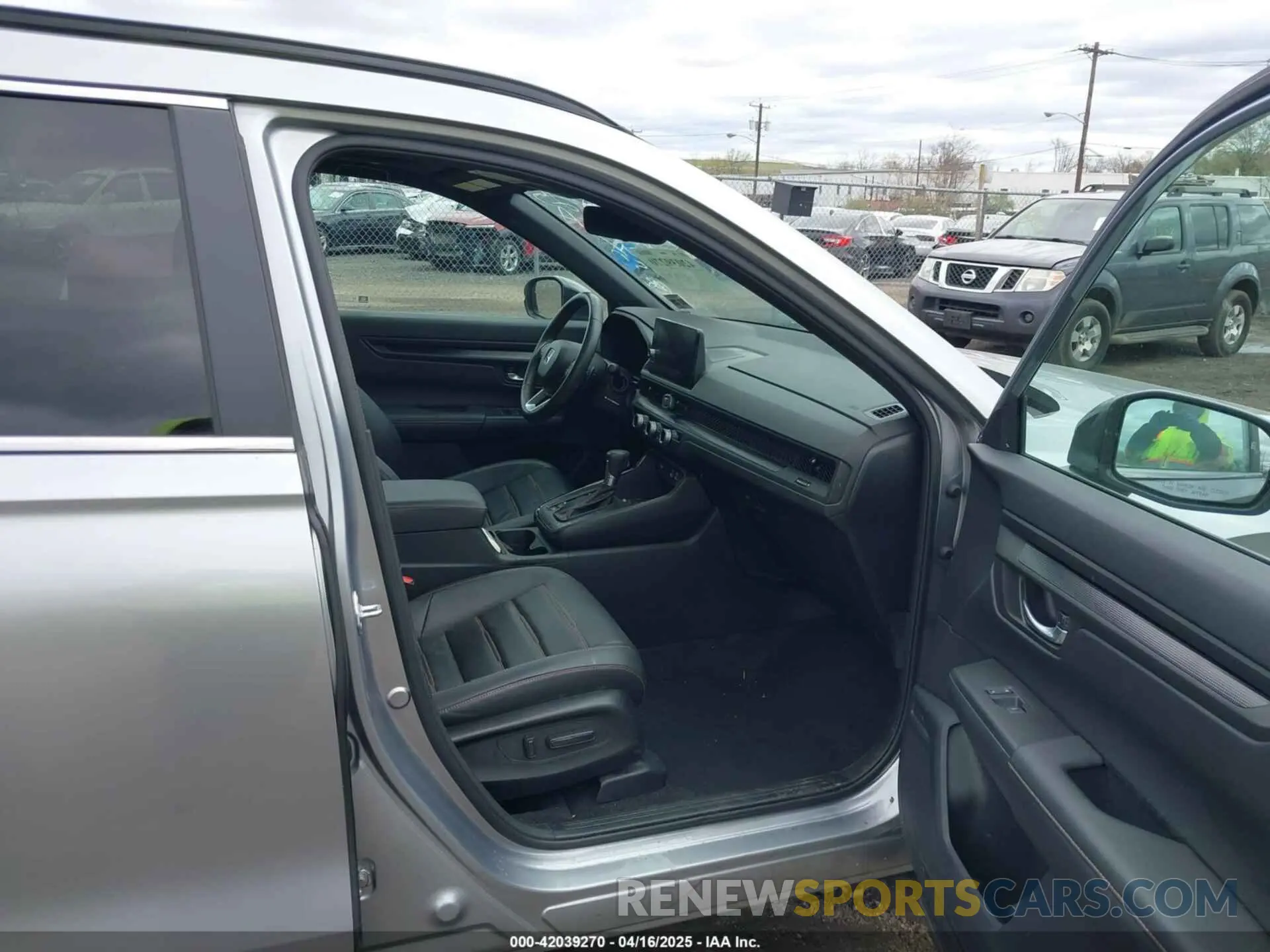 5 Photograph of a damaged car 5J6RS6H87RL019150 HONDA CR-V HYBRID 2024