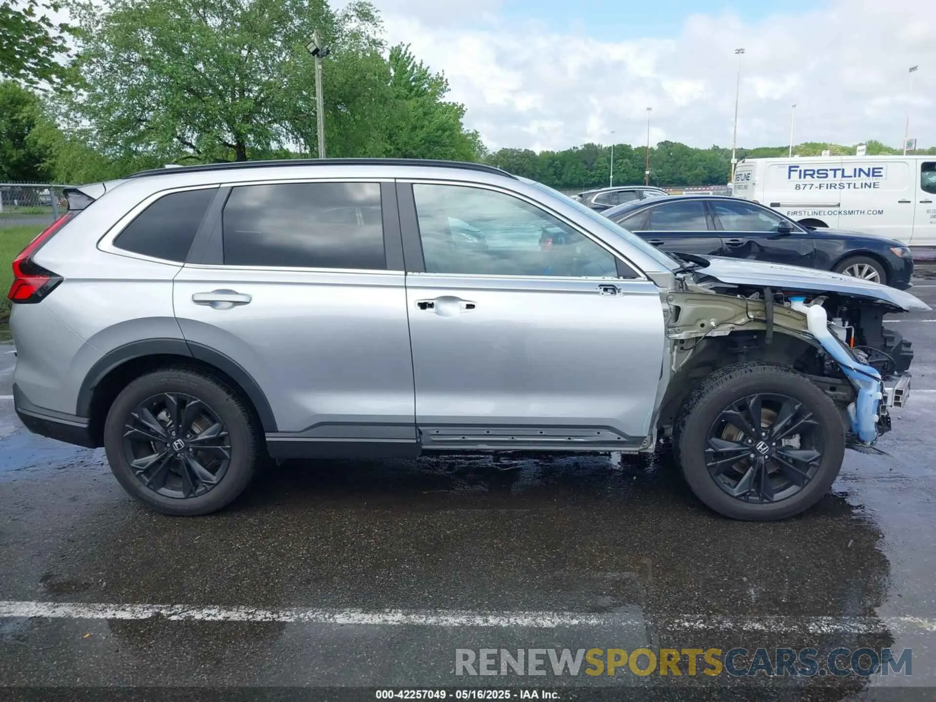 13 Photograph of a damaged car 5J6RS6H99RL013066 HONDA CR-V HYBRID 2024