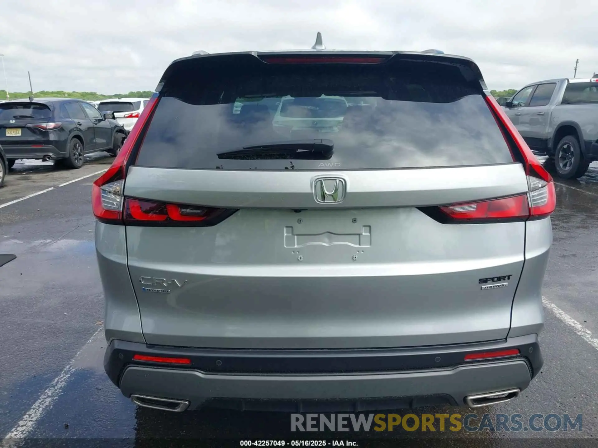 16 Photograph of a damaged car 5J6RS6H99RL013066 HONDA CR-V HYBRID 2024