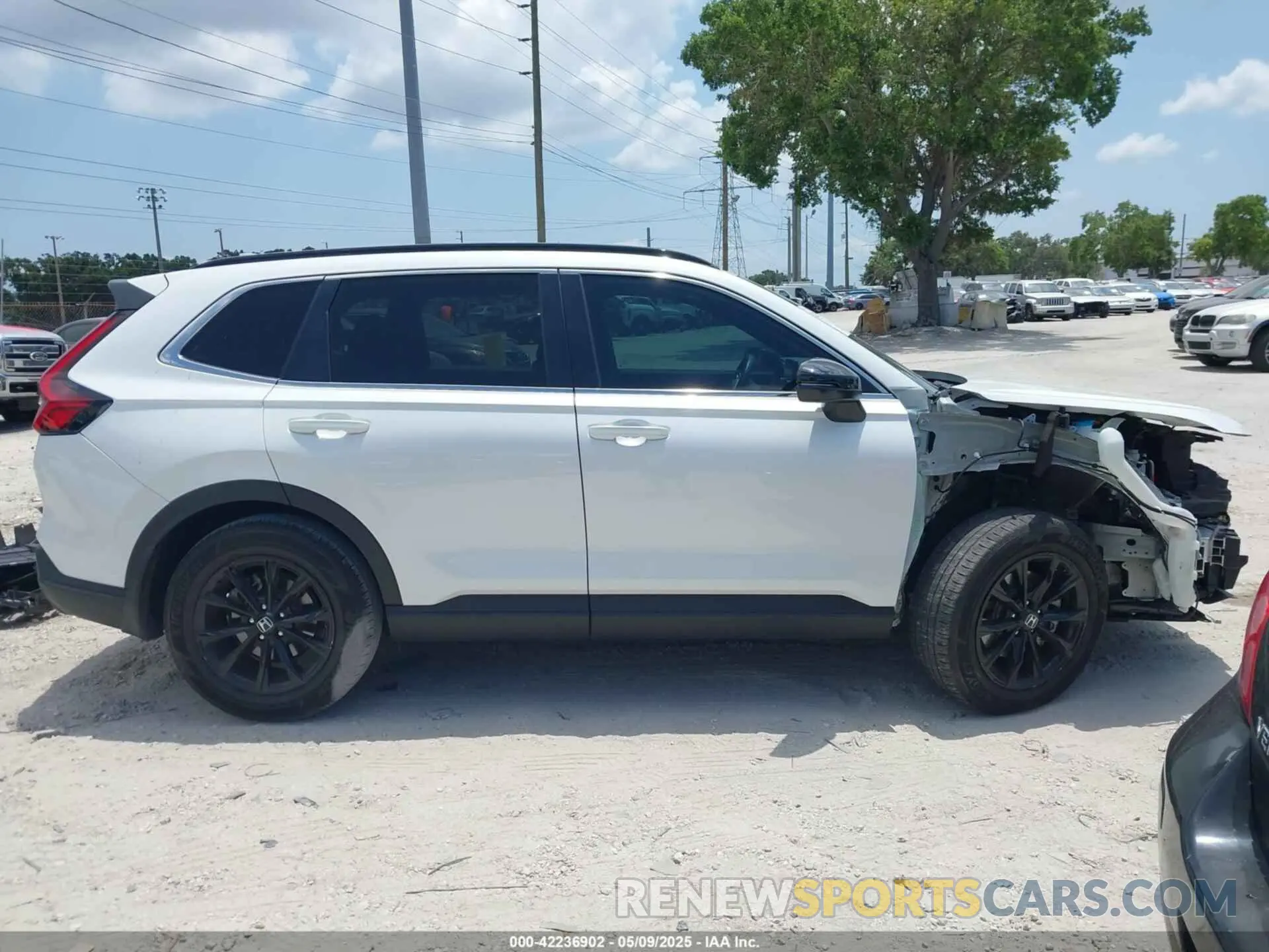 14 Photograph of a damaged car 7FARS5H51RE002552 HONDA CR-V HYBRID 2024