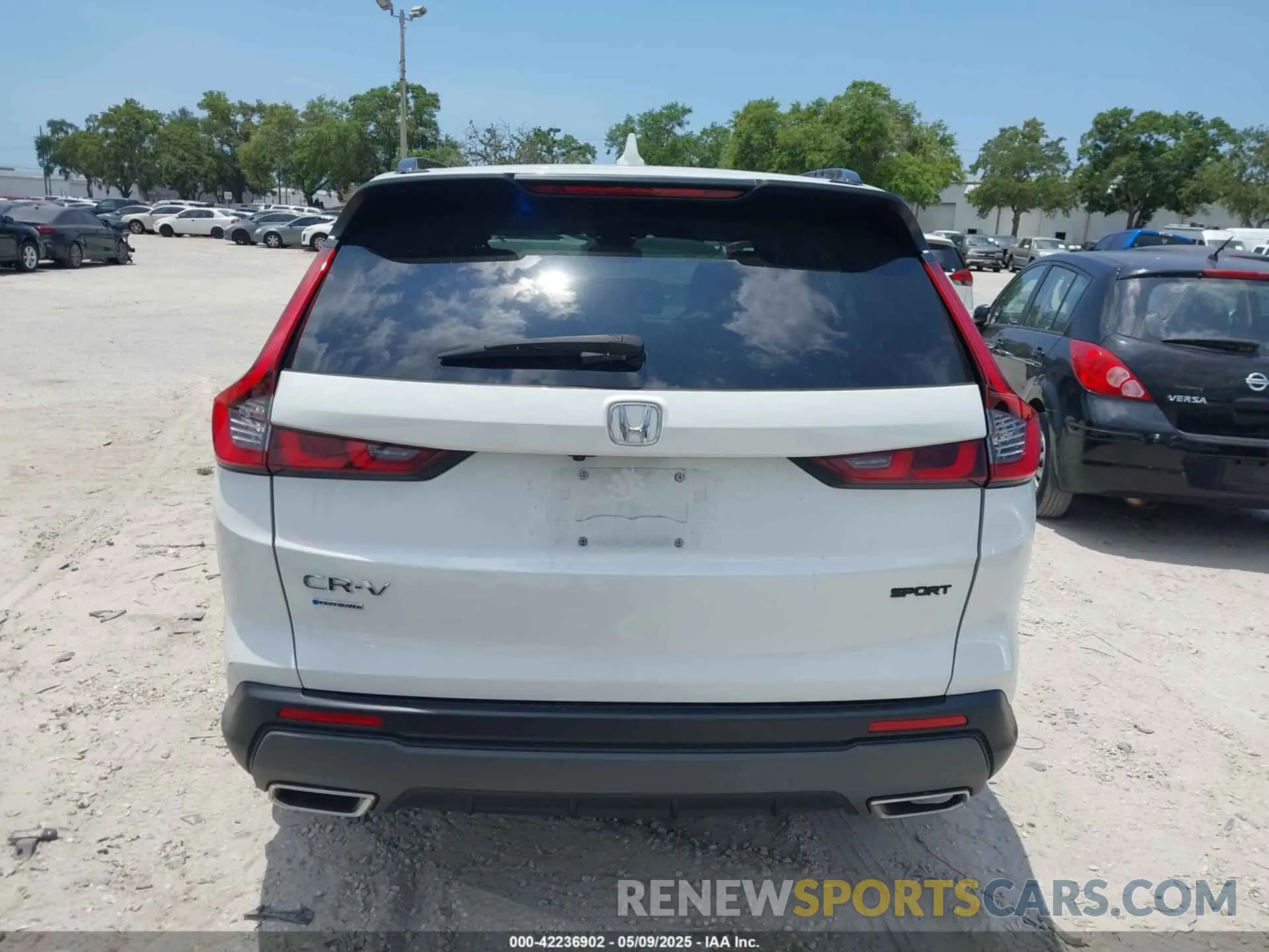 17 Photograph of a damaged car 7FARS5H51RE002552 HONDA CR-V HYBRID 2024