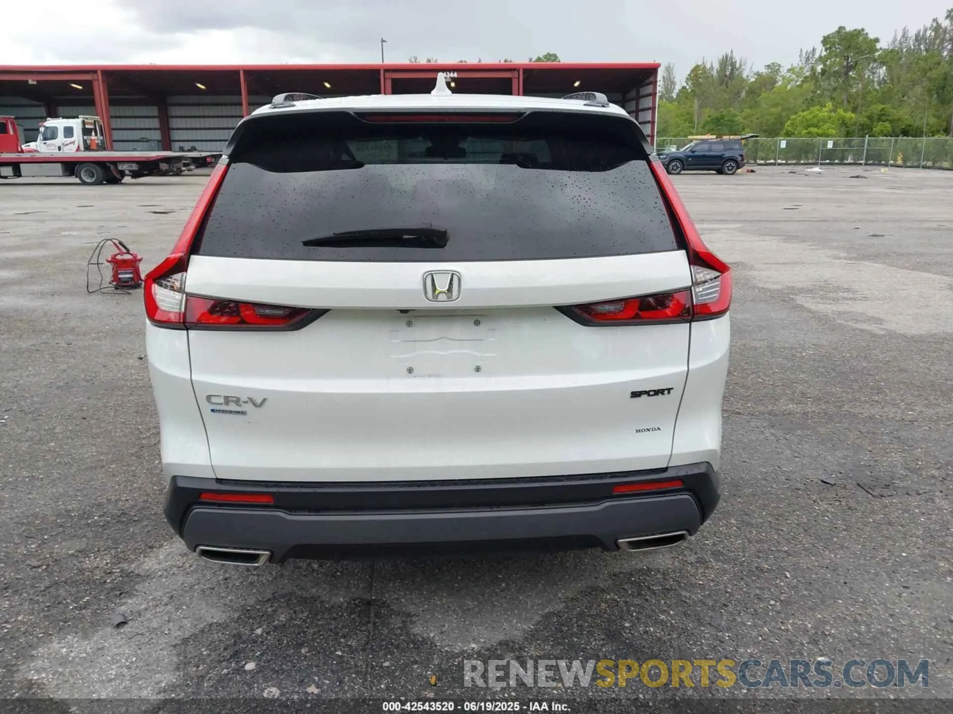 17 Photograph of a damaged car 7FARS5H54RE004781 HONDA CR-V HYBRID 2024