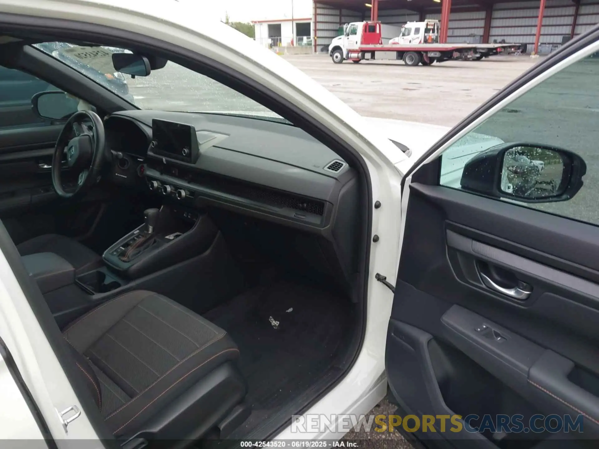5 Photograph of a damaged car 7FARS5H54RE004781 HONDA CR-V HYBRID 2024
