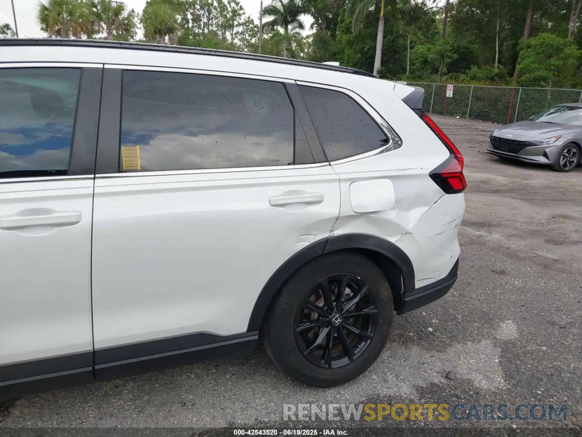 6 Photograph of a damaged car 7FARS5H54RE004781 HONDA CR-V HYBRID 2024