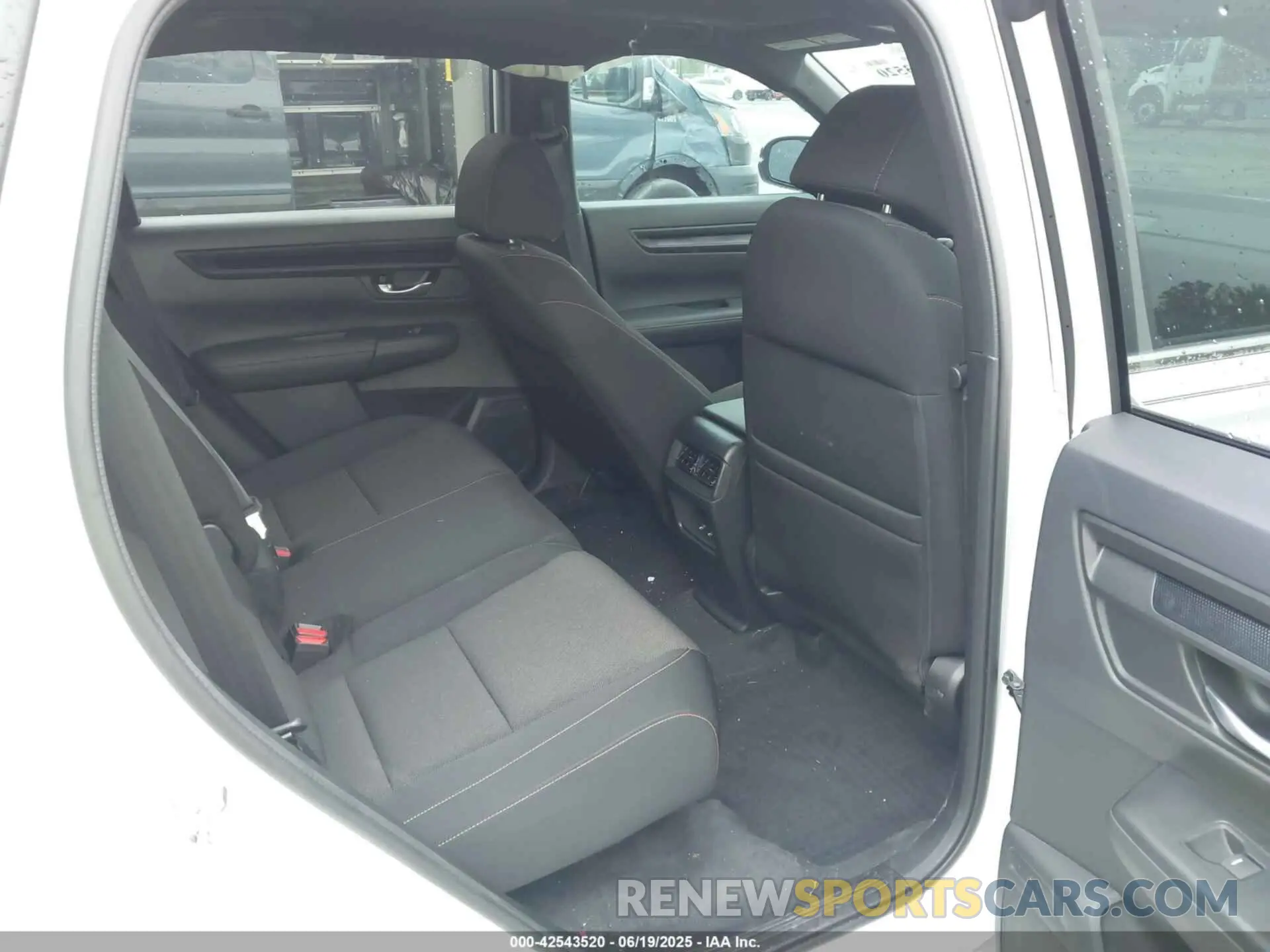 8 Photograph of a damaged car 7FARS5H54RE004781 HONDA CR-V HYBRID 2024