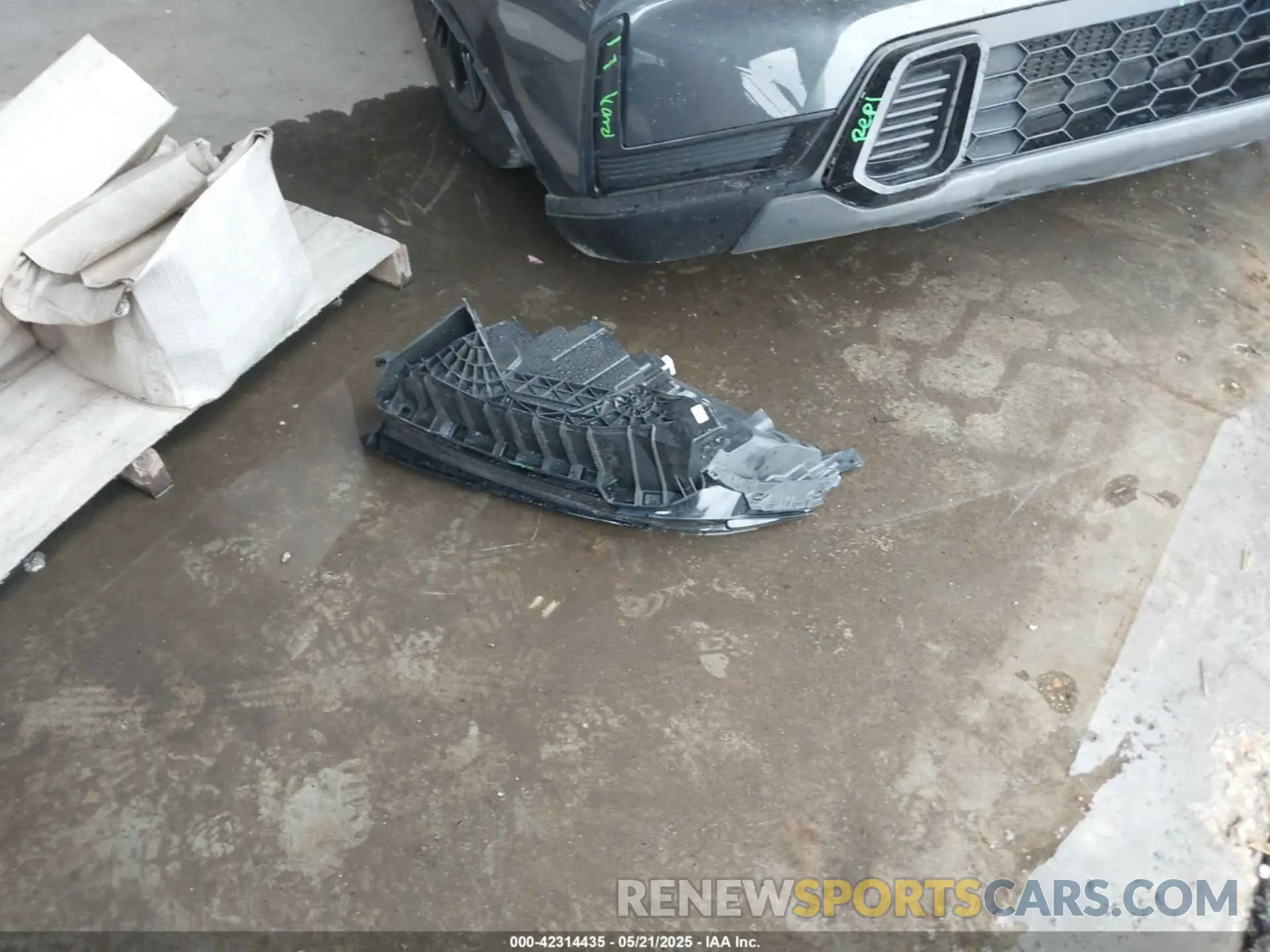12 Photograph of a damaged car 7FARS5H58RE011698 HONDA CR-V HYBRID 2024
