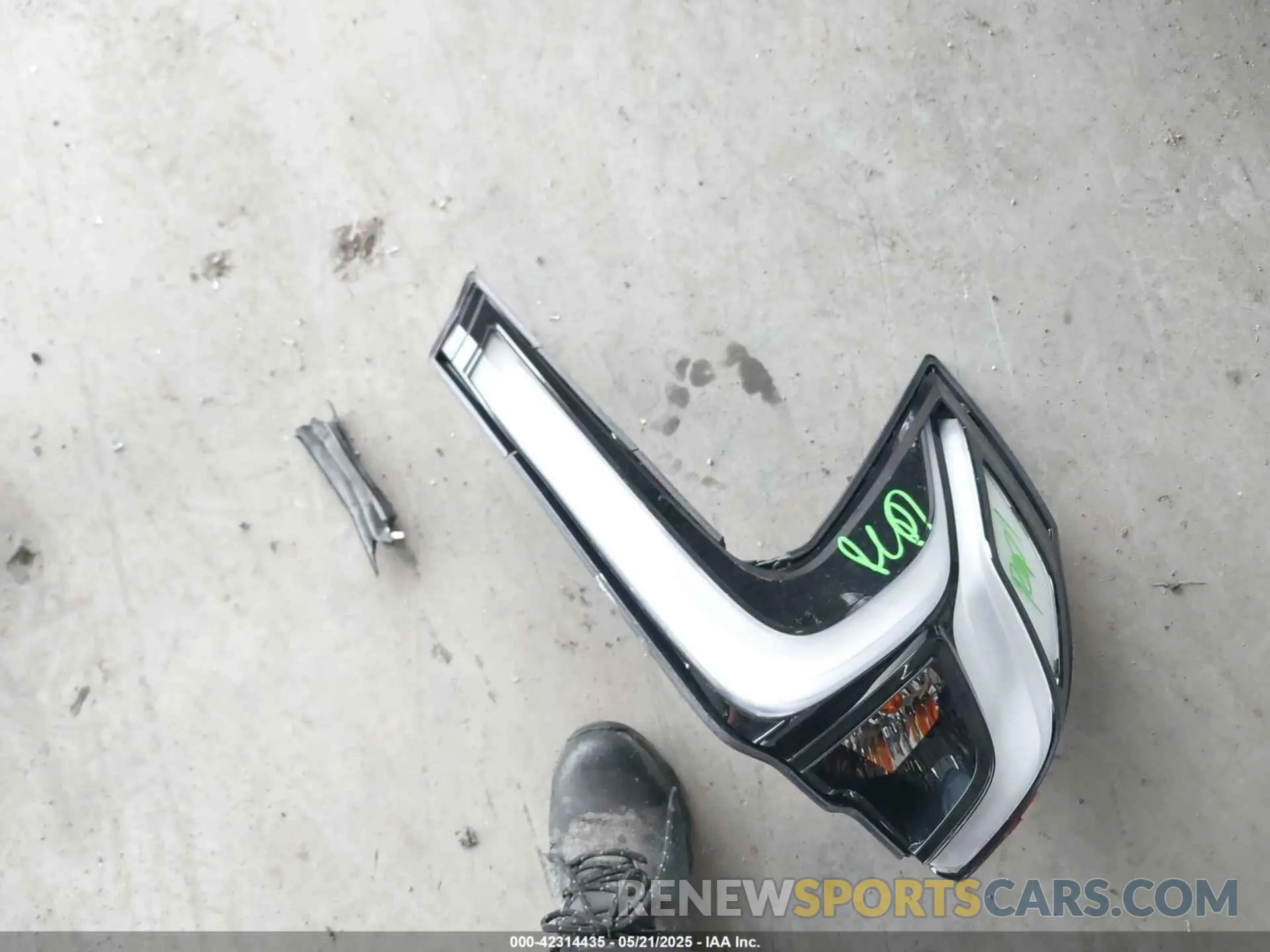 18 Photograph of a damaged car 7FARS5H58RE011698 HONDA CR-V HYBRID 2024