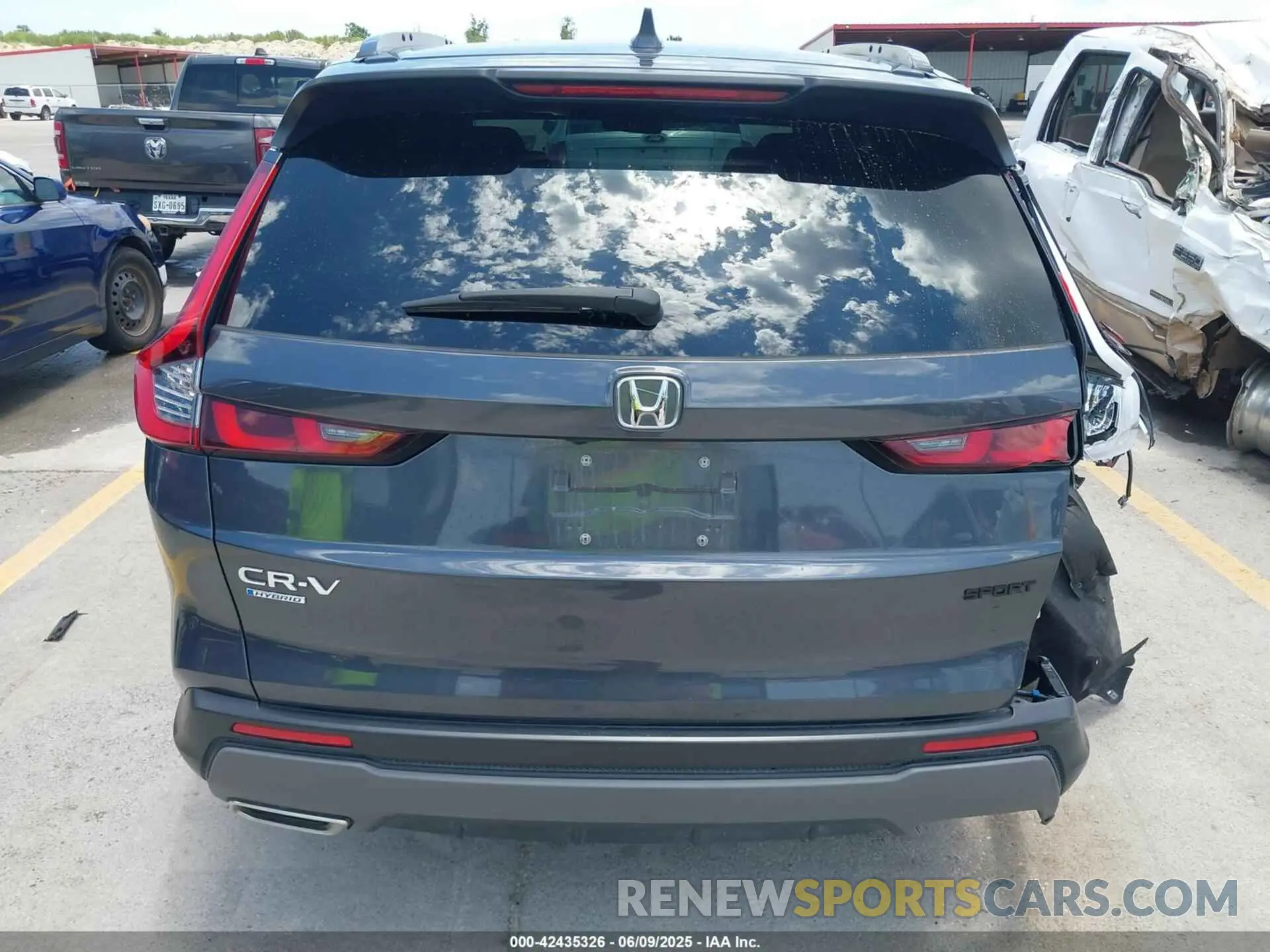 16 Photograph of a damaged car 7FARS5H59RE021415 HONDA CR-V HYBRID 2024