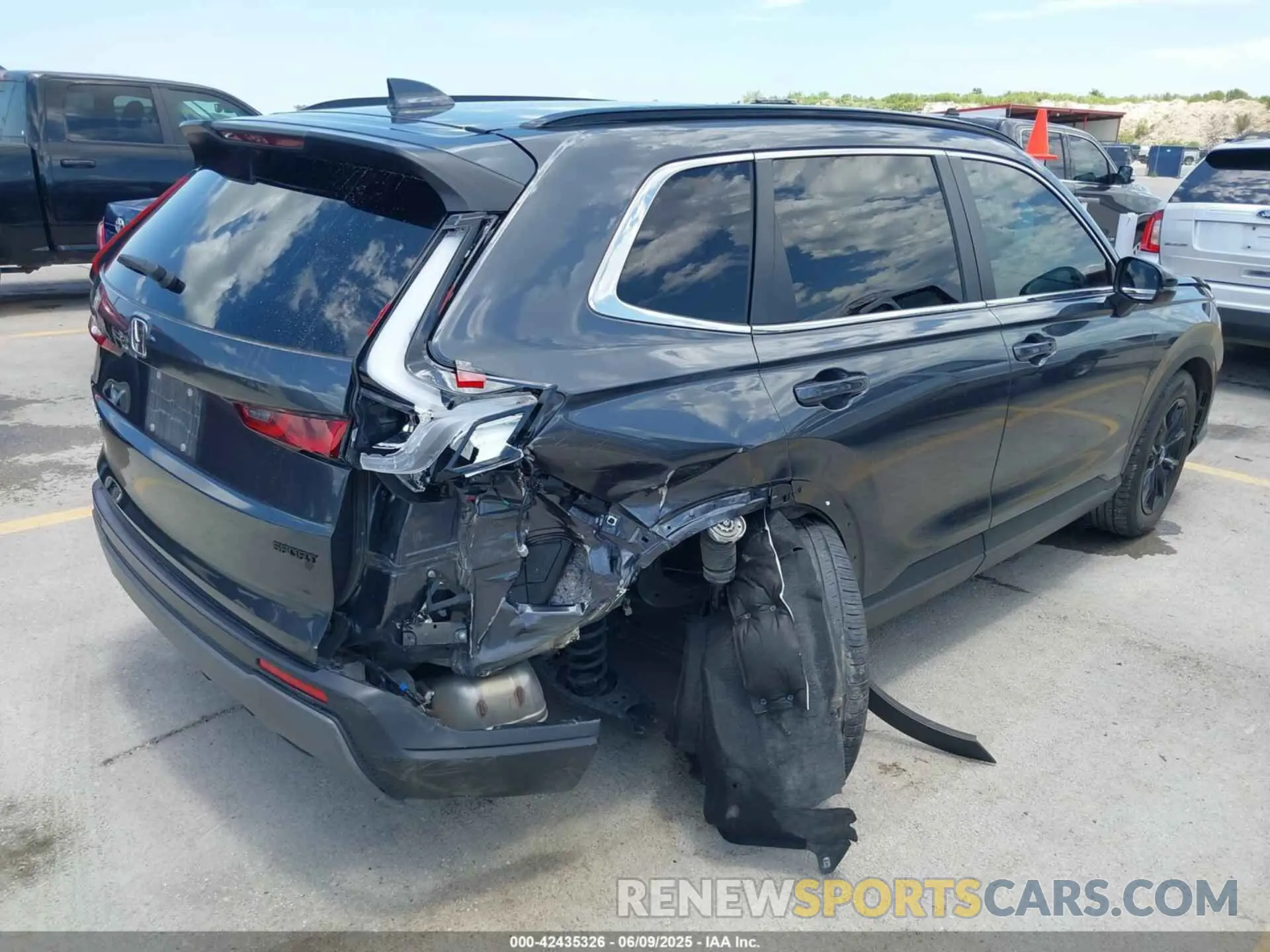 4 Photograph of a damaged car 7FARS5H59RE021415 HONDA CR-V HYBRID 2024