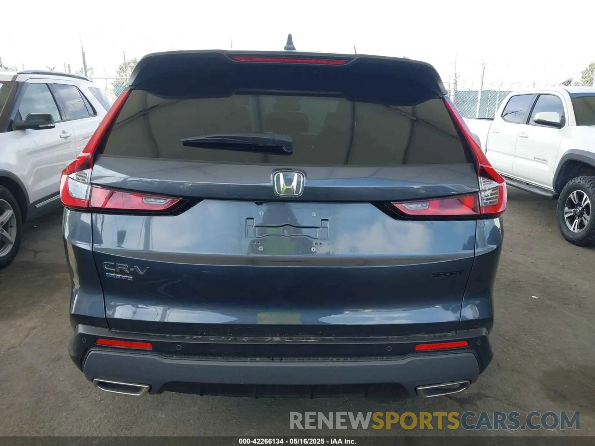 16 Photograph of a damaged car 7FARS5H80RE017571 HONDA CR-V HYBRID 2024