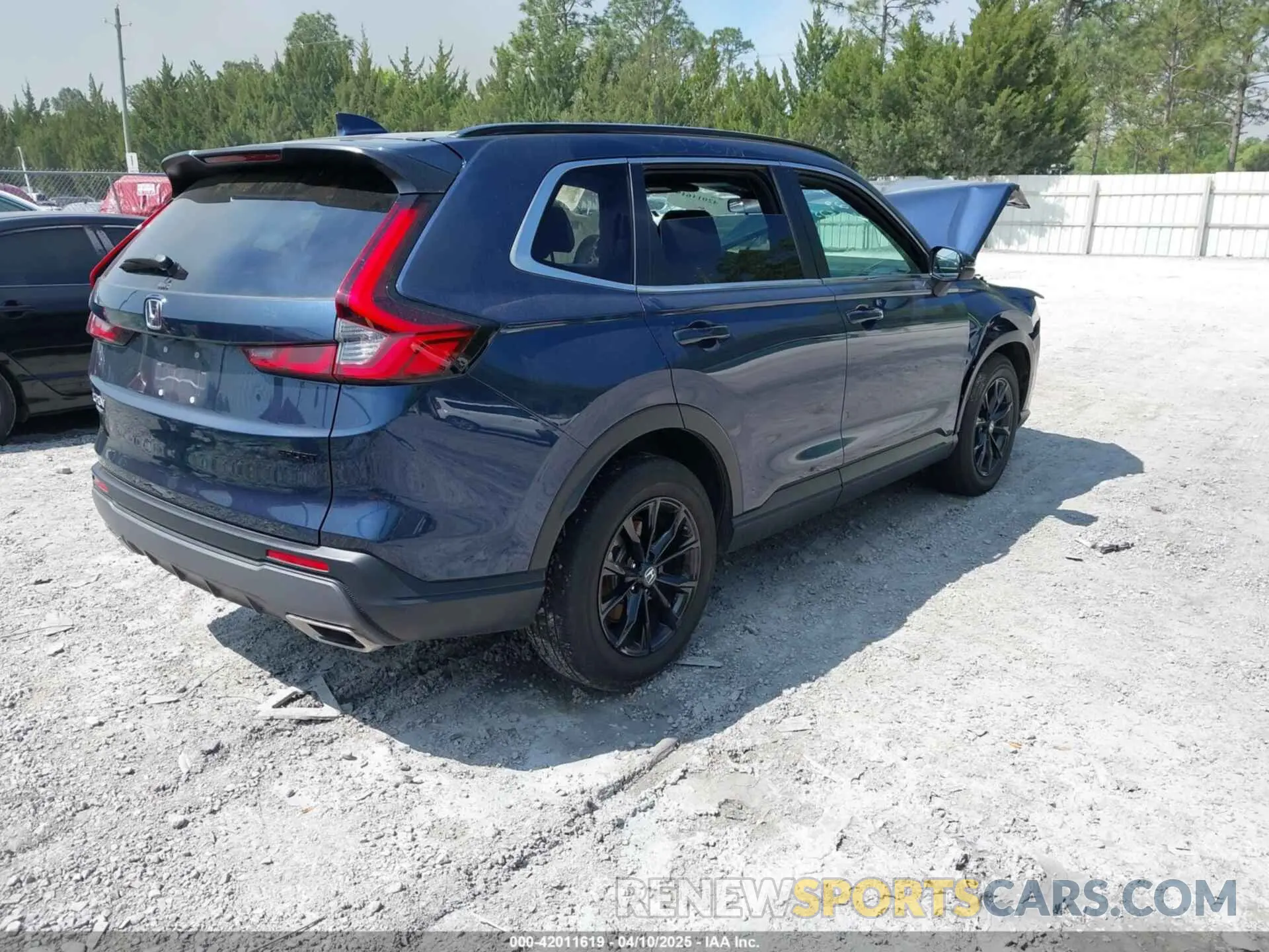 4 Photograph of a damaged car 7FARS6H53RE064301 HONDA CR-V HYBRID 2024
