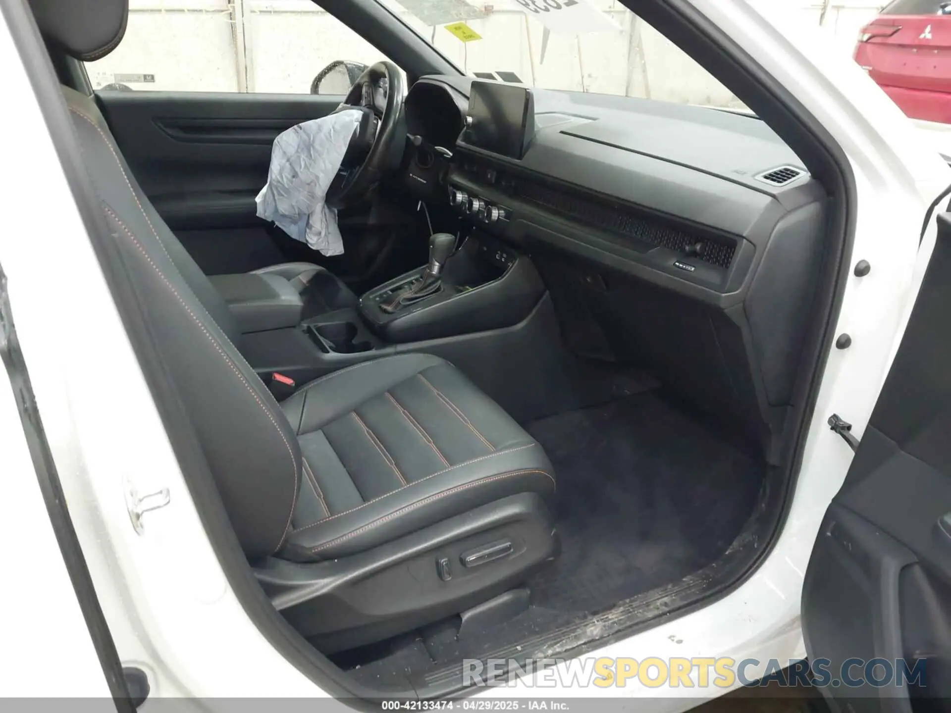 5 Photograph of a damaged car 7FARS6H84RE005266 HONDA CR-V HYBRID 2024