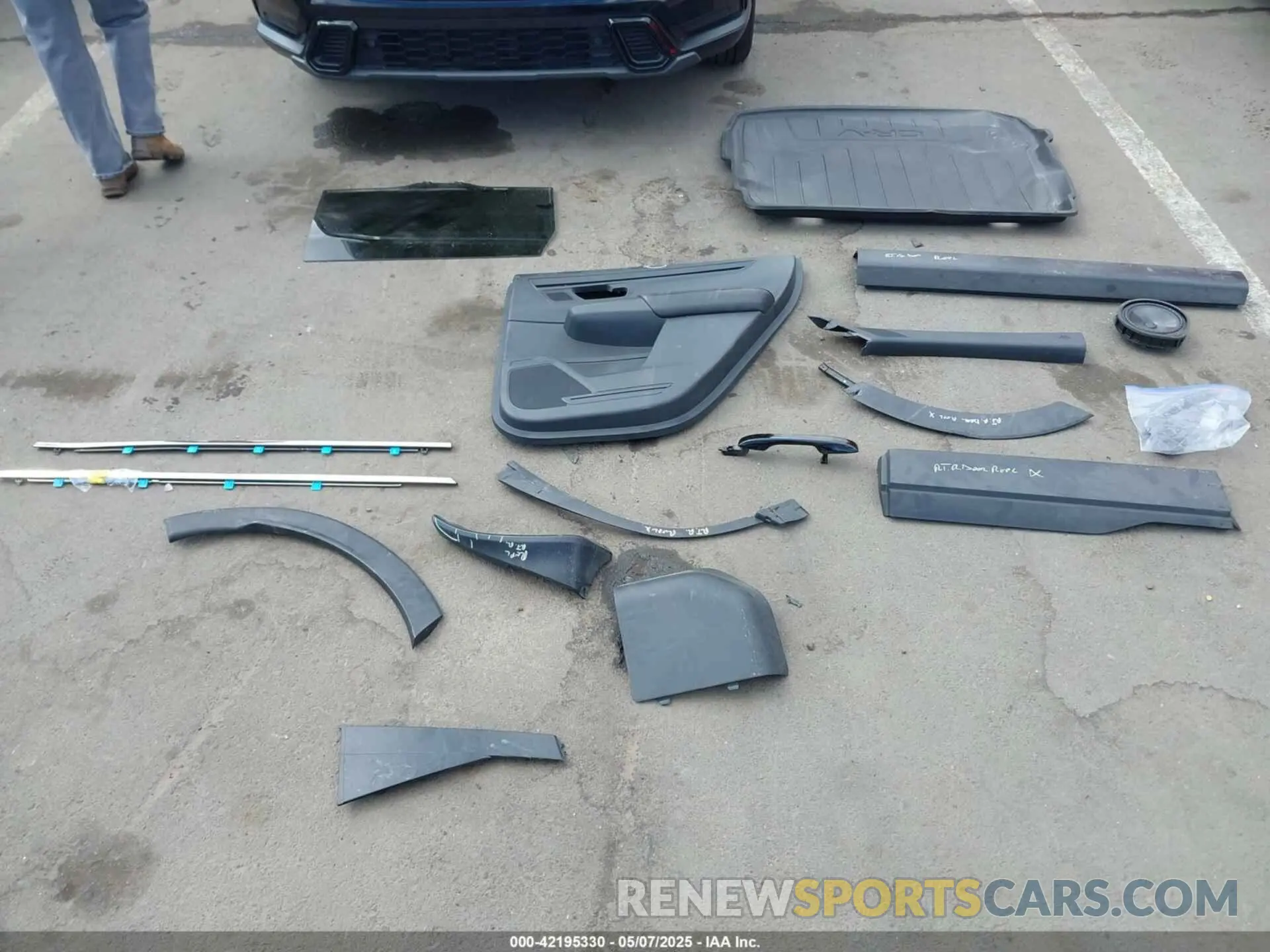 12 Photograph of a damaged car 7FARS6H87RE001017 HONDA CR-V HYBRID 2024