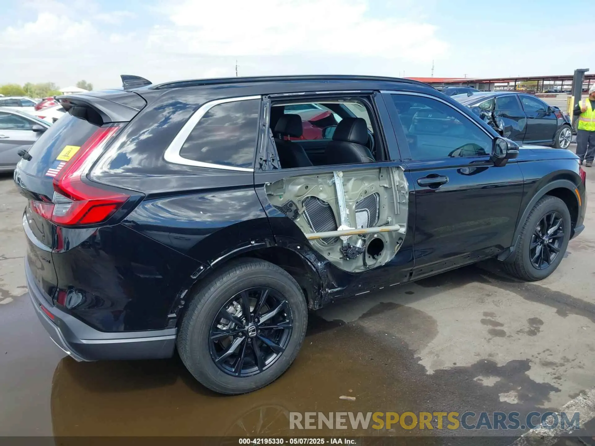 6 Photograph of a damaged car 7FARS6H87RE001017 HONDA CR-V HYBRID 2024
