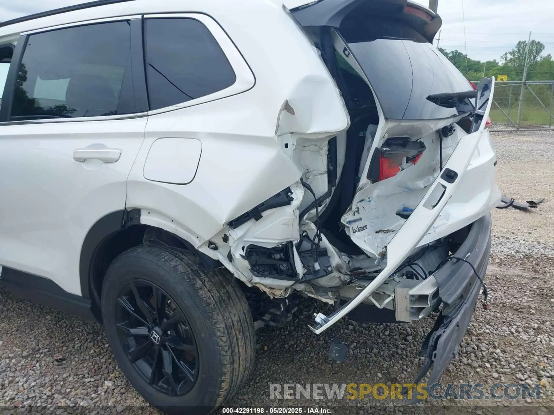 6 Photograph of a damaged car 7FARS6H88RE018666 HONDA CR-V HYBRID 2024