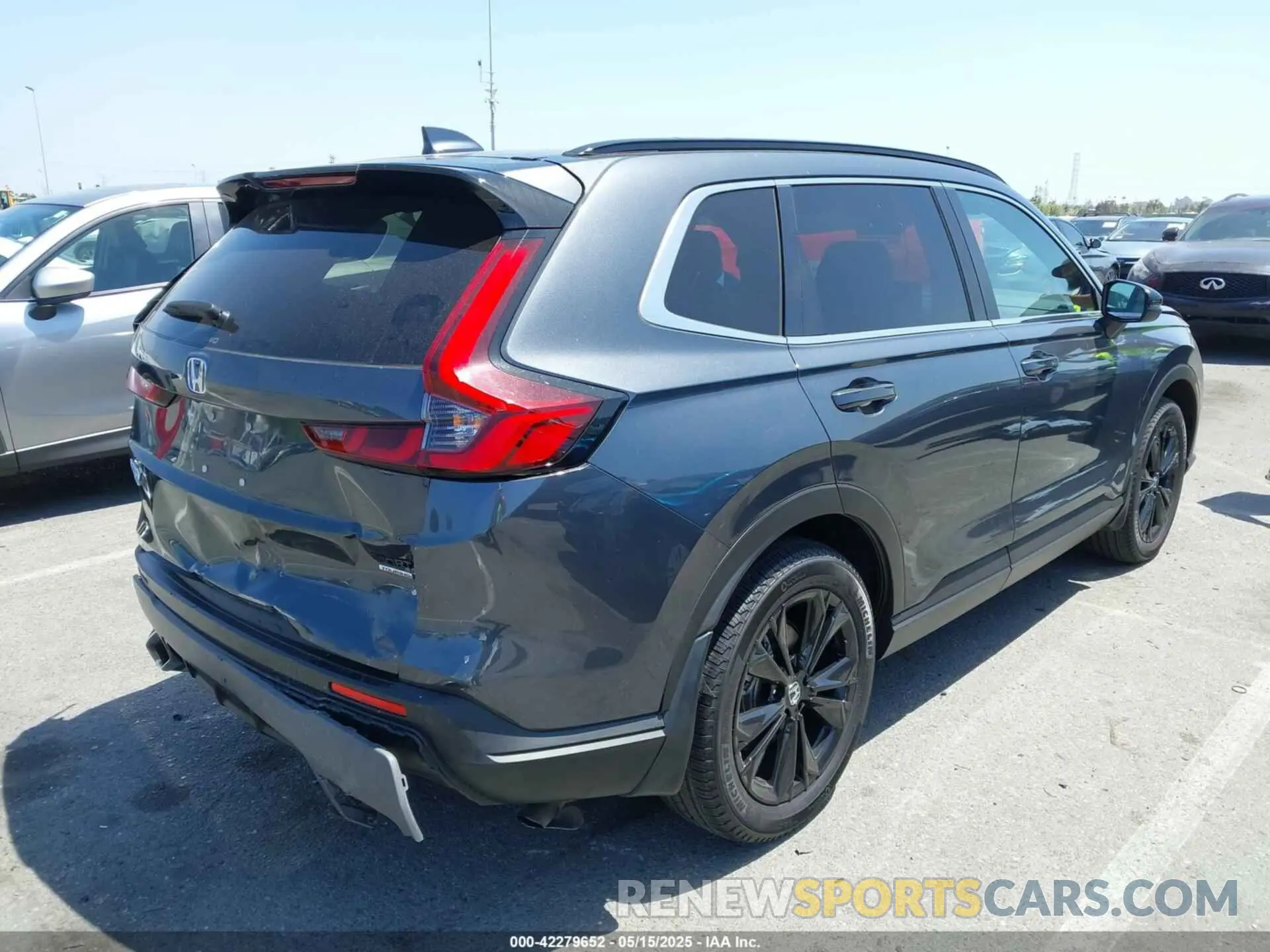 4 Photograph of a damaged car 7FARS6H94RE066125 HONDA CR-V HYBRID 2024