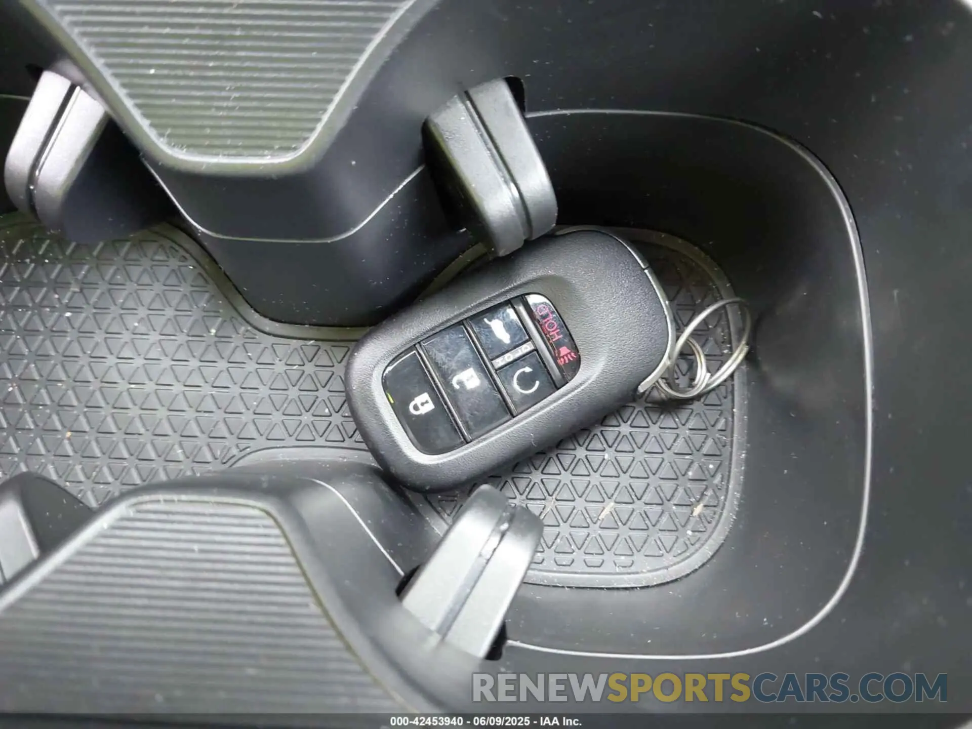 11 Photograph of a damaged car 2HKRS6H89SH815902 HONDA CR-V HYBRID 2025
