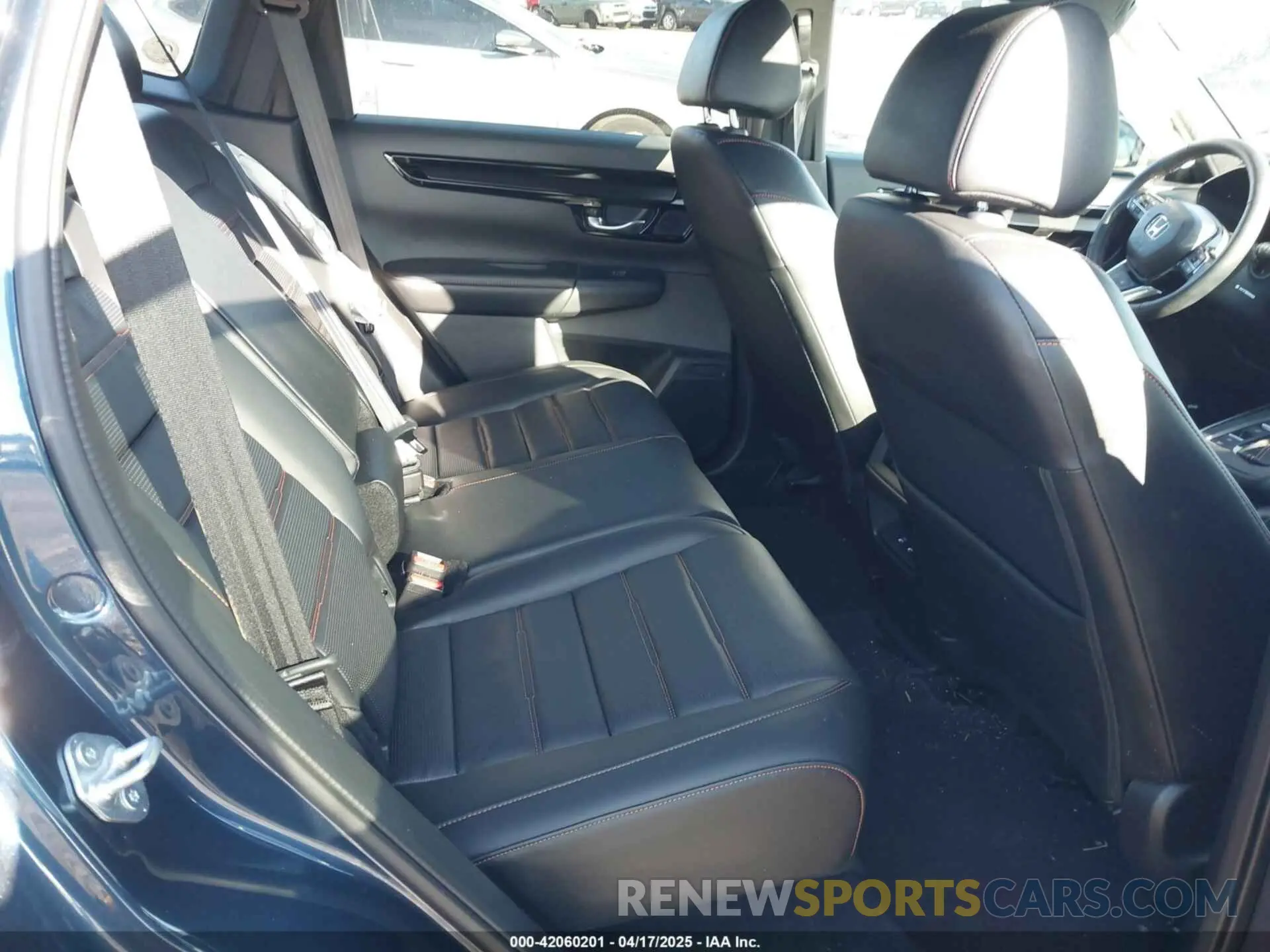 8 Photograph of a damaged car 2HKRS6H90SH809835 HONDA CR-V HYBRID 2025
