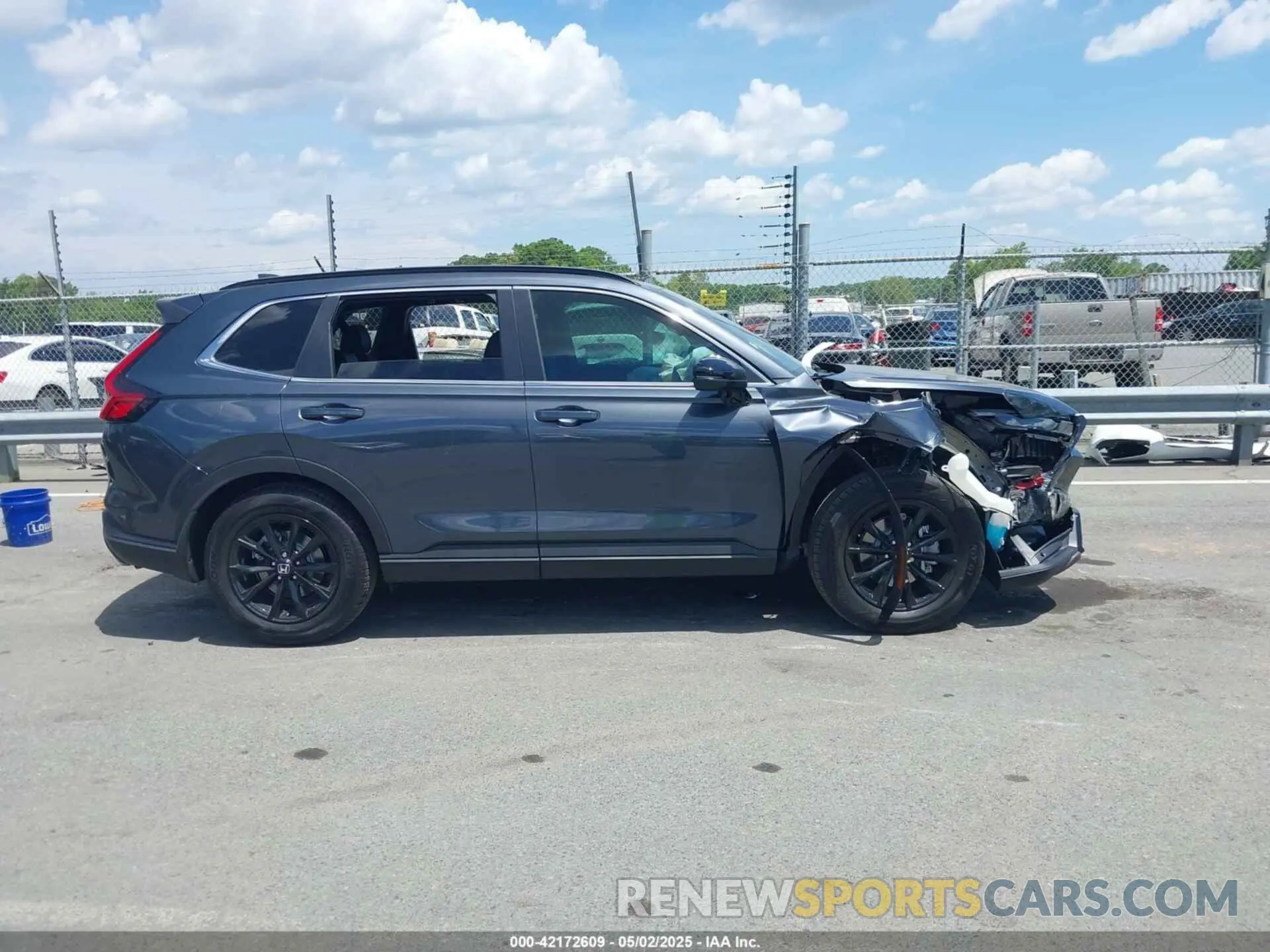13 Photograph of a damaged car 5J6RS5H82SL009335 HONDA CR-V HYBRID 2025