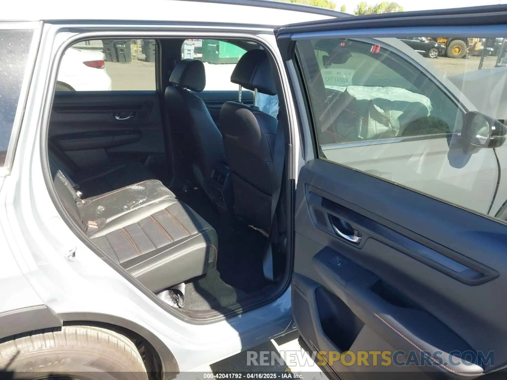 8 Photograph of a damaged car 5J6RS5H89SL003113 HONDA CR-V HYBRID 2025