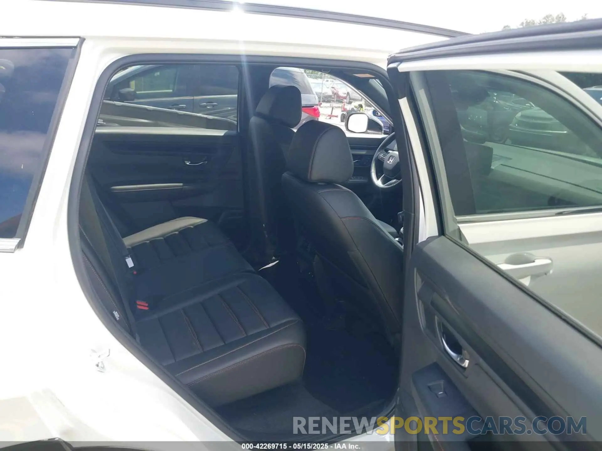 8 Photograph of a damaged car 5J6RS6H86SL021087 HONDA CR-V HYBRID 2025