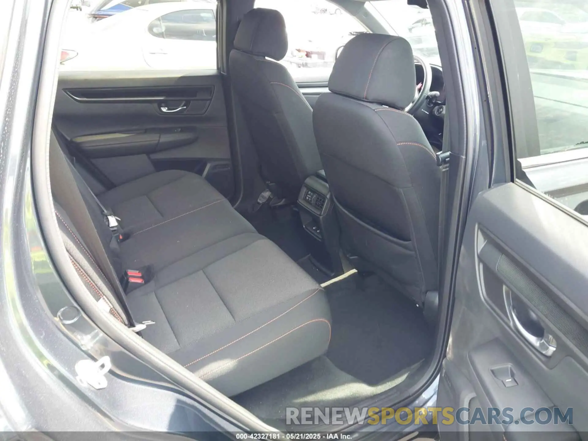 8 Photograph of a damaged car 7FARS5H51SE020734 HONDA CR-V HYBRID 2025