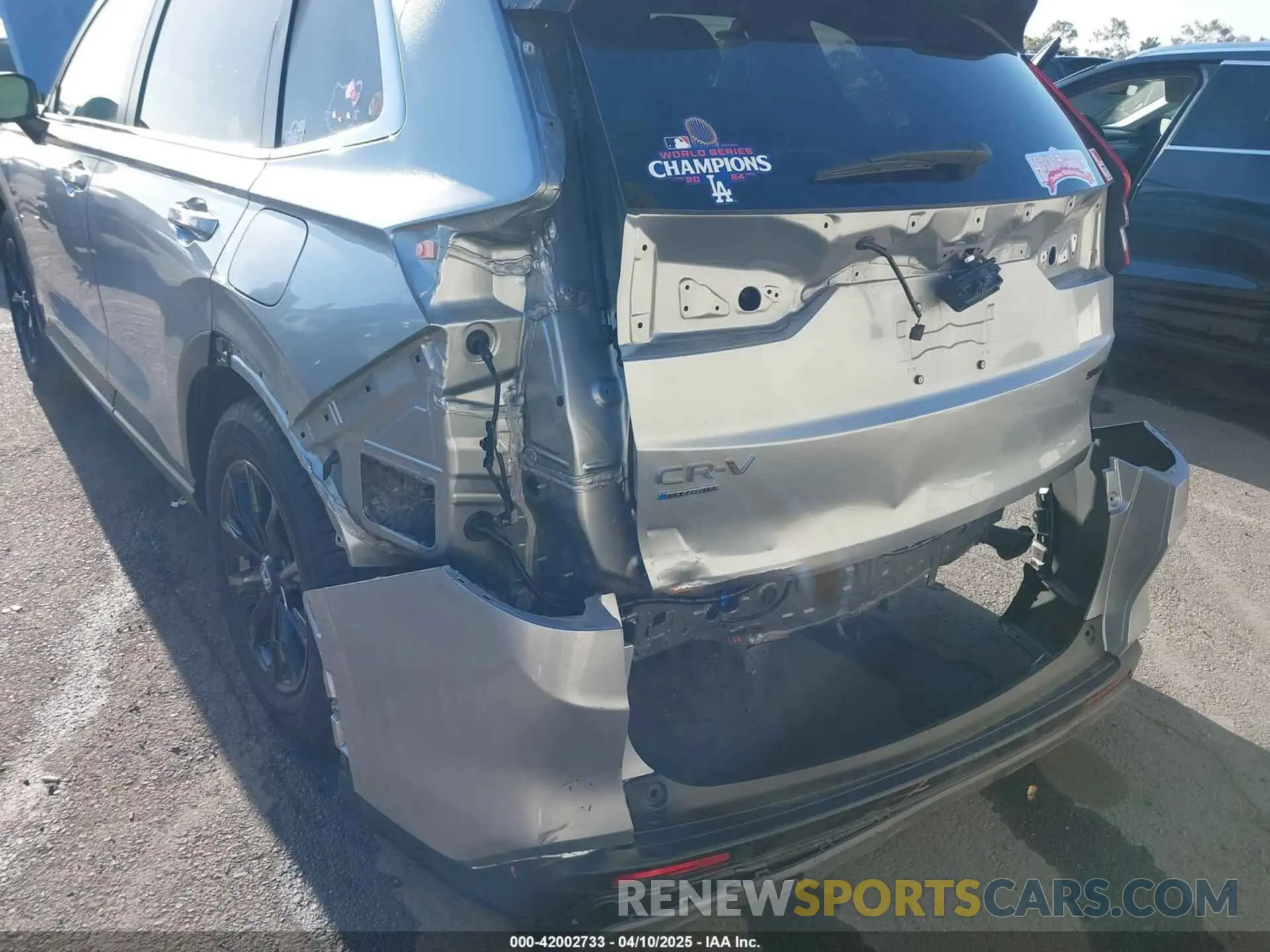 6 Photograph of a damaged car 7FARS5H54SE018198 HONDA CR-V HYBRID 2025