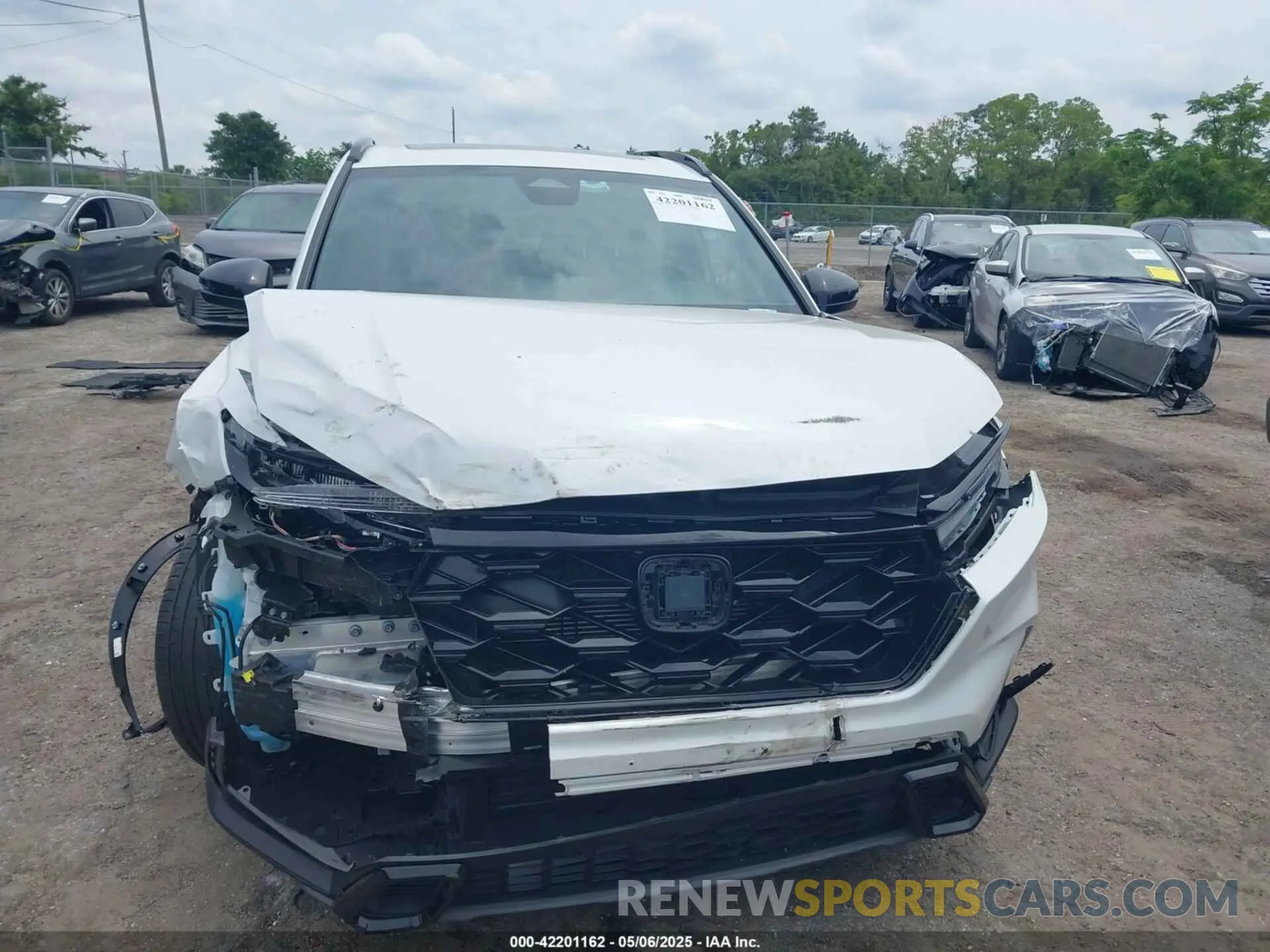 12 Photograph of a damaged car 7FARS5H59SE023557 HONDA CR-V HYBRID 2025