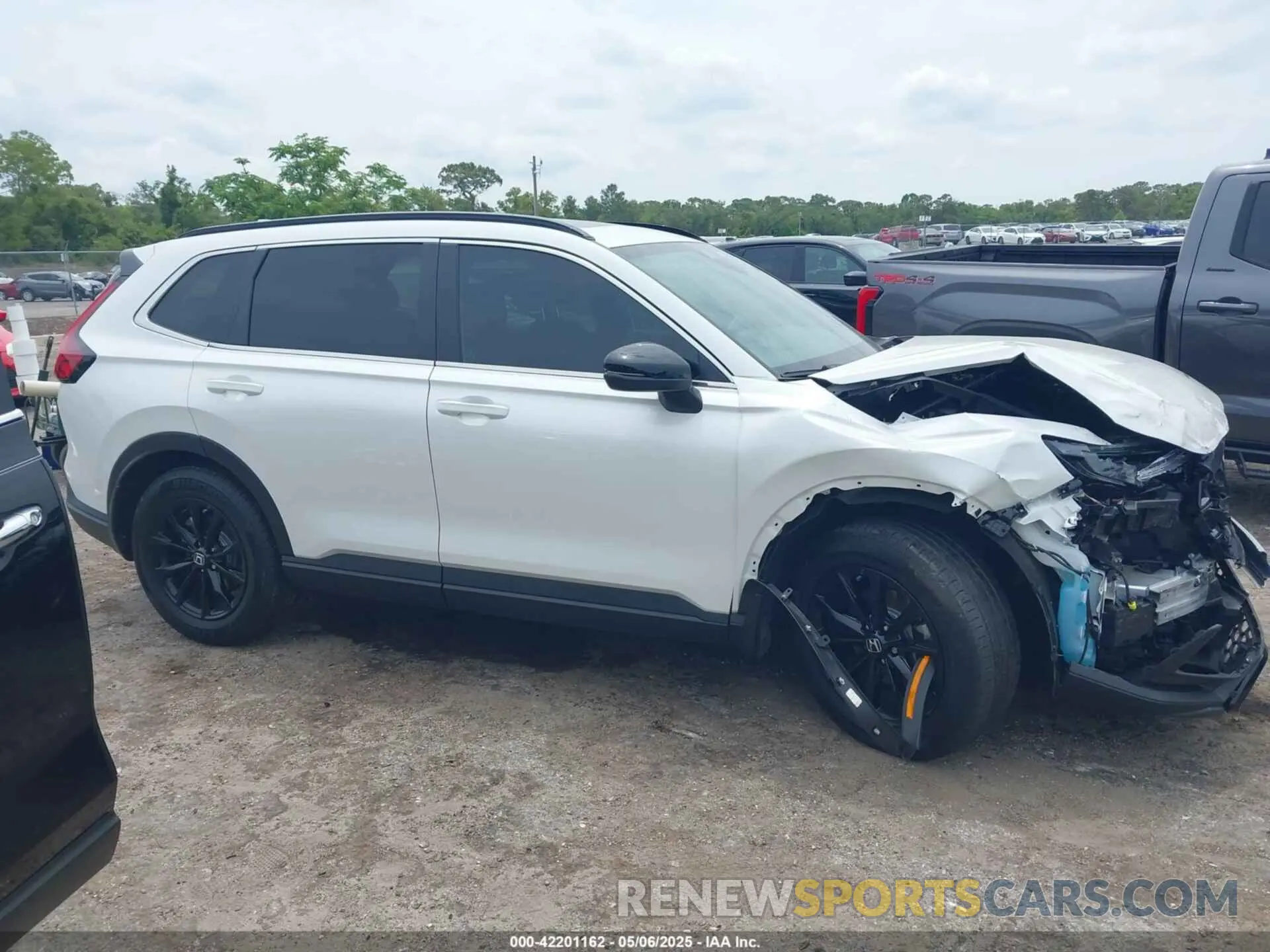 13 Photograph of a damaged car 7FARS5H59SE023557 HONDA CR-V HYBRID 2025