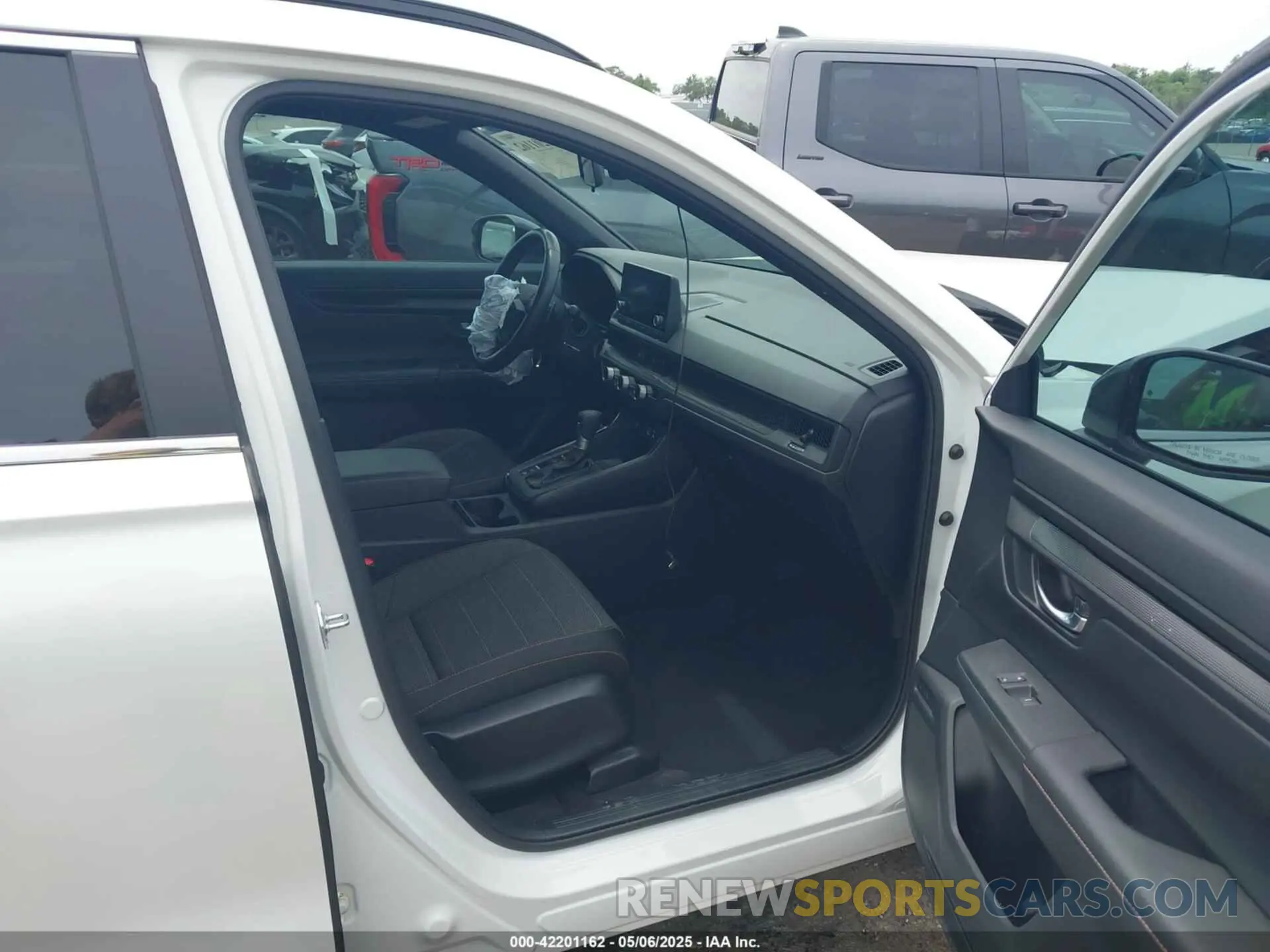 5 Photograph of a damaged car 7FARS5H59SE023557 HONDA CR-V HYBRID 2025
