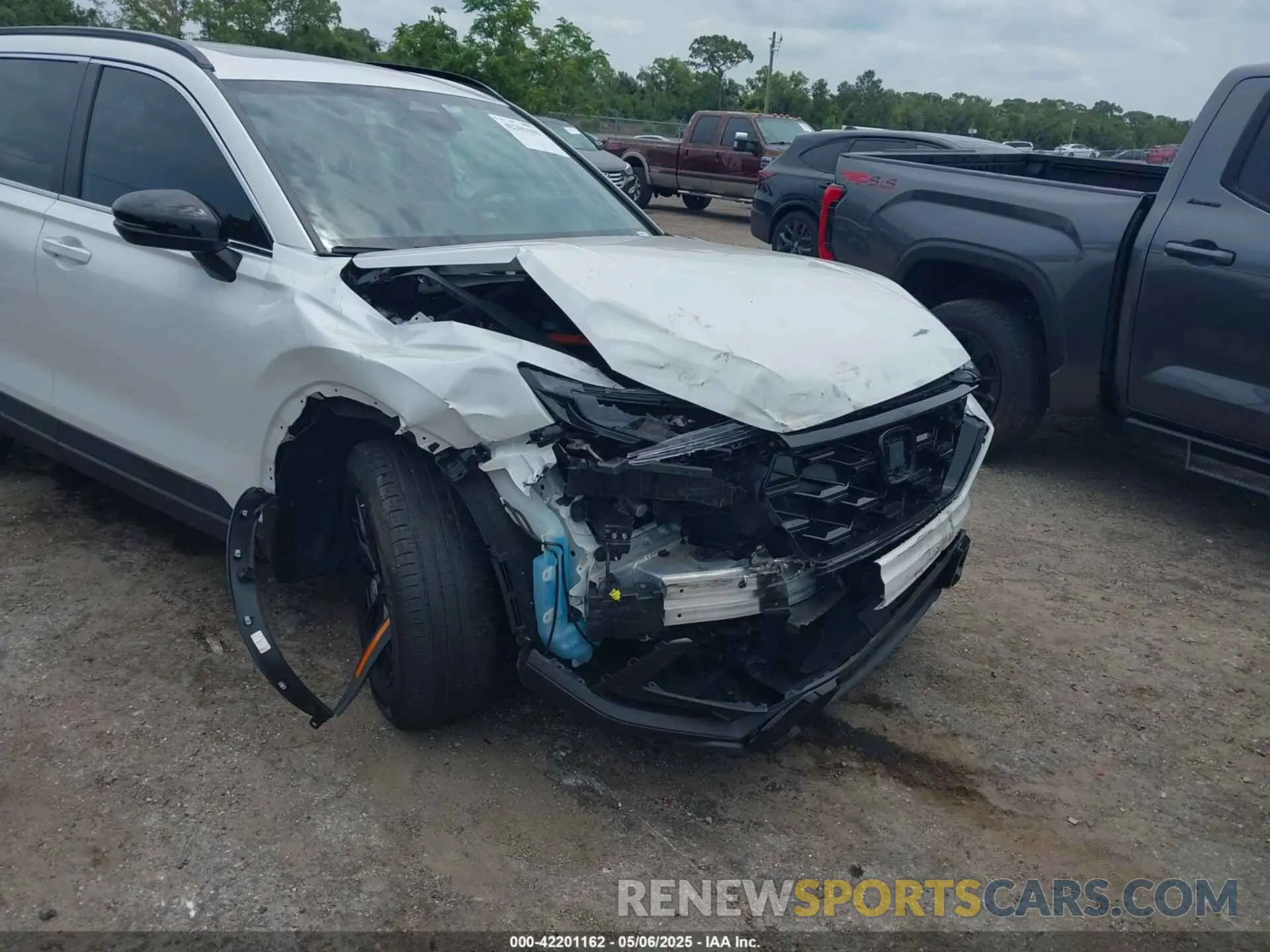 6 Photograph of a damaged car 7FARS5H59SE023557 HONDA CR-V HYBRID 2025