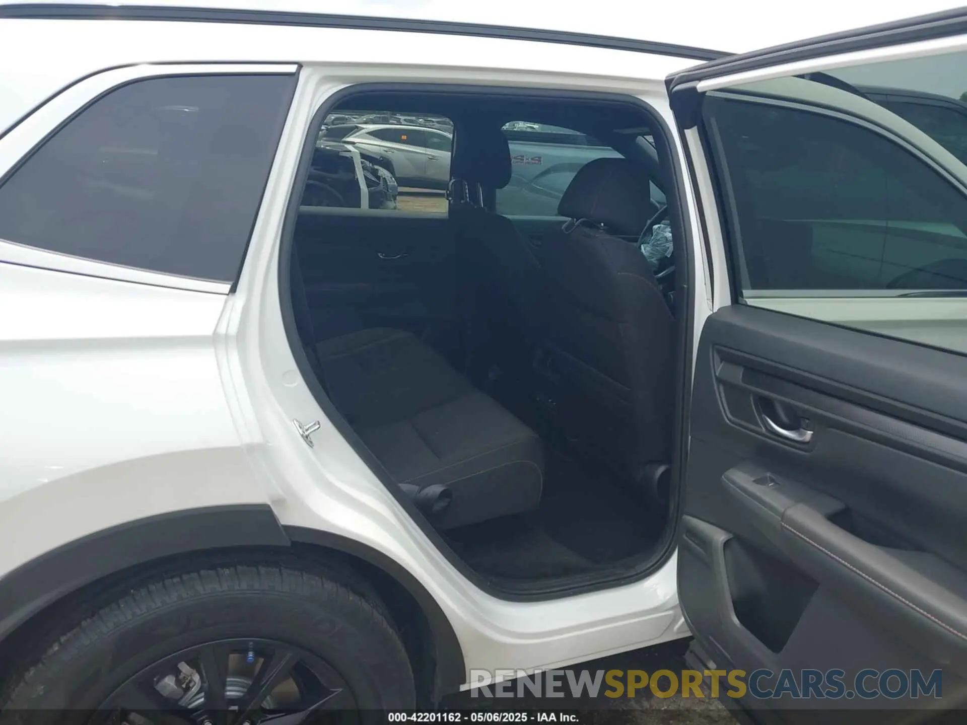 8 Photograph of a damaged car 7FARS5H59SE023557 HONDA CR-V HYBRID 2025